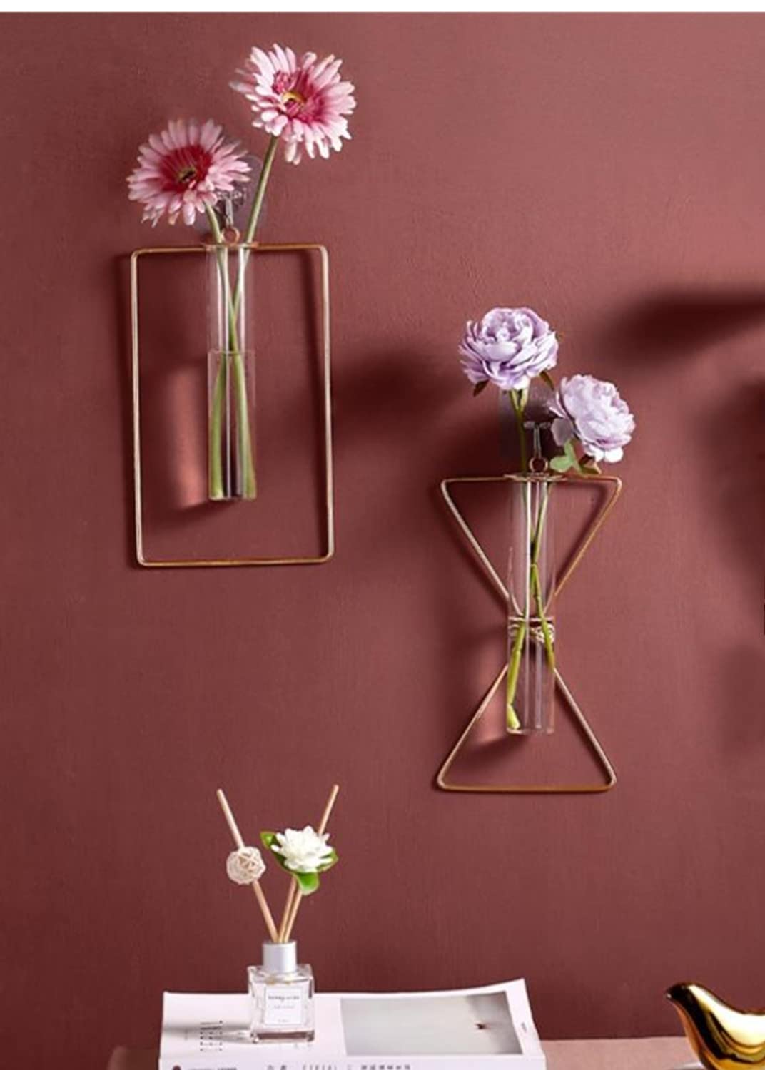 yaocoral 2 Pack Nordic Wall Vase Hanging Geometric Gold Flower Vase Wall Mount Metal Frame Vases Hydroponic Glass Bud Vase Decor for Home Wedding Farmhouse