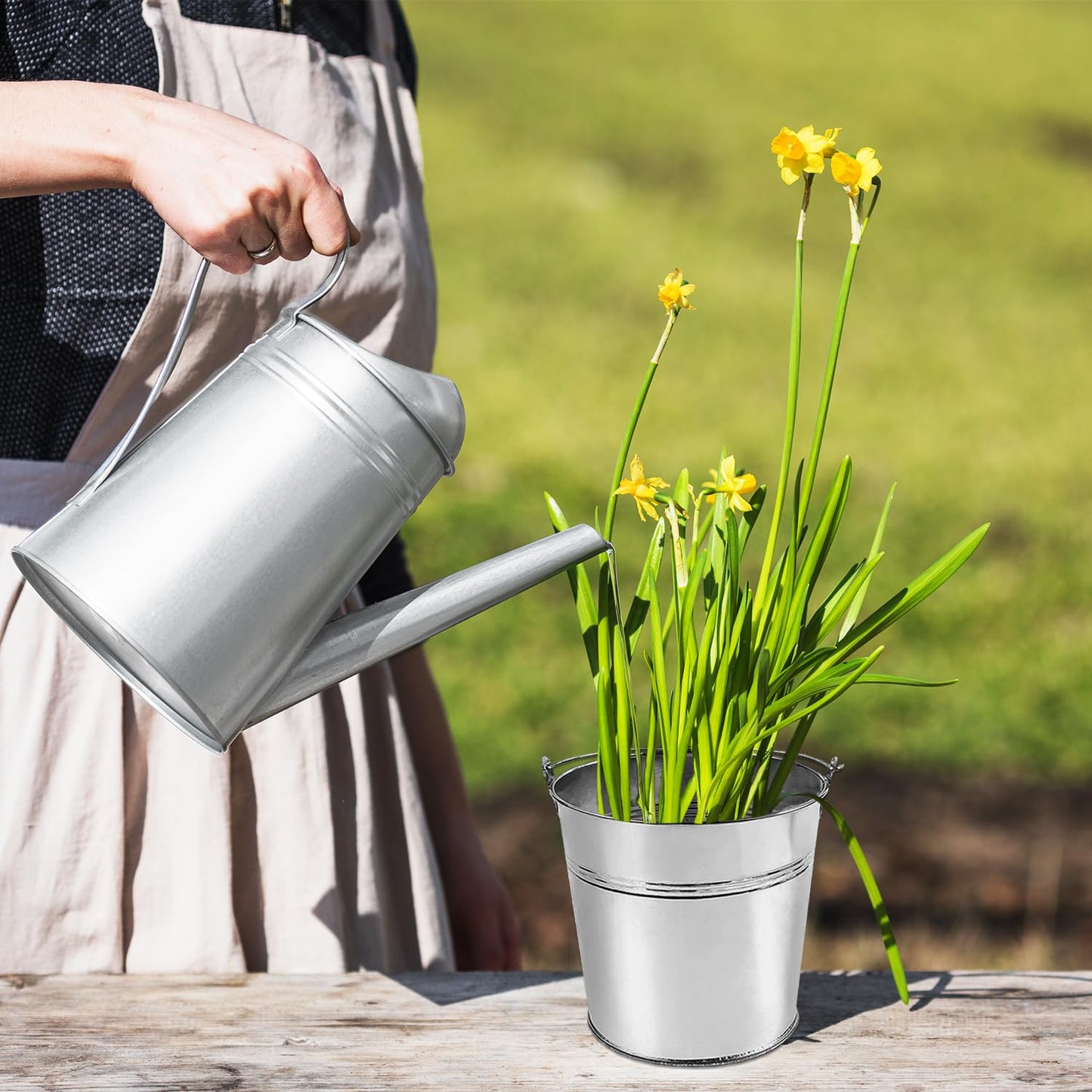 ZEDEV Set of 6 Pcs Galvanized Metal Buckets with Chalkboard Stickers and 5.5" Mini Plastic Kitchen Scoops,5 Inch Tin Buckets, Small Galvanized Pail for Backyard Decoration,Garden Planters.