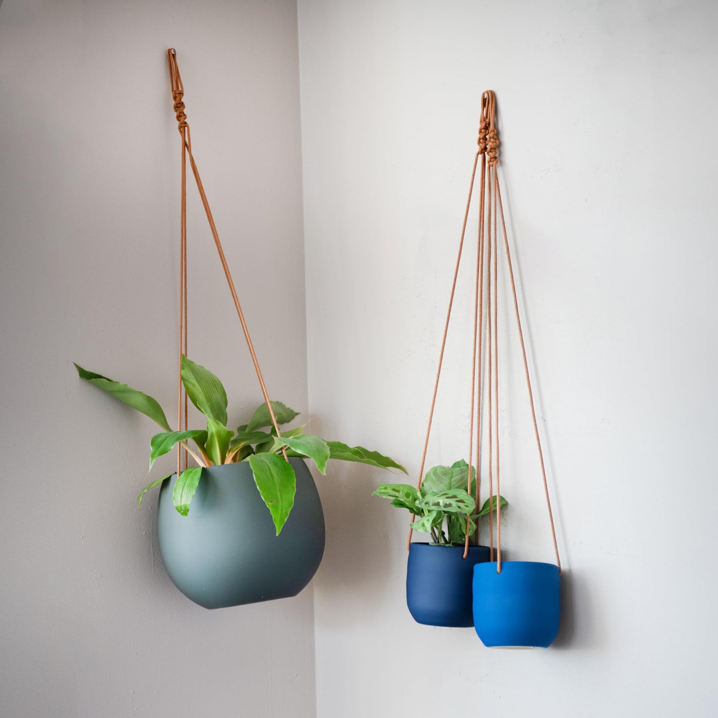 Bloomingville Hanging Stoneware Planter with Leather Rope Hanger, Latex Finish, Black
