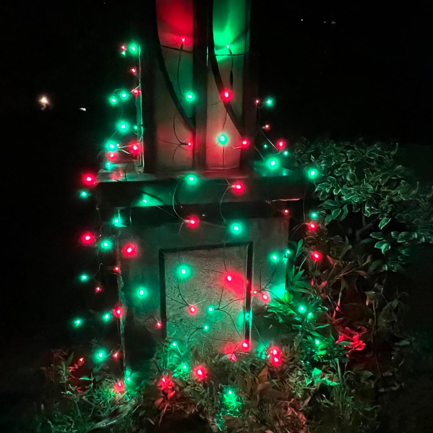 HISHINY LED Christmas Net Lights Outdoor, 5ftx5ft 100LED Green Wire, Connectable Bush Mesh Net Lights String for Halloween Christmas Party,Shrub,Yard,Tree(Red&Green)