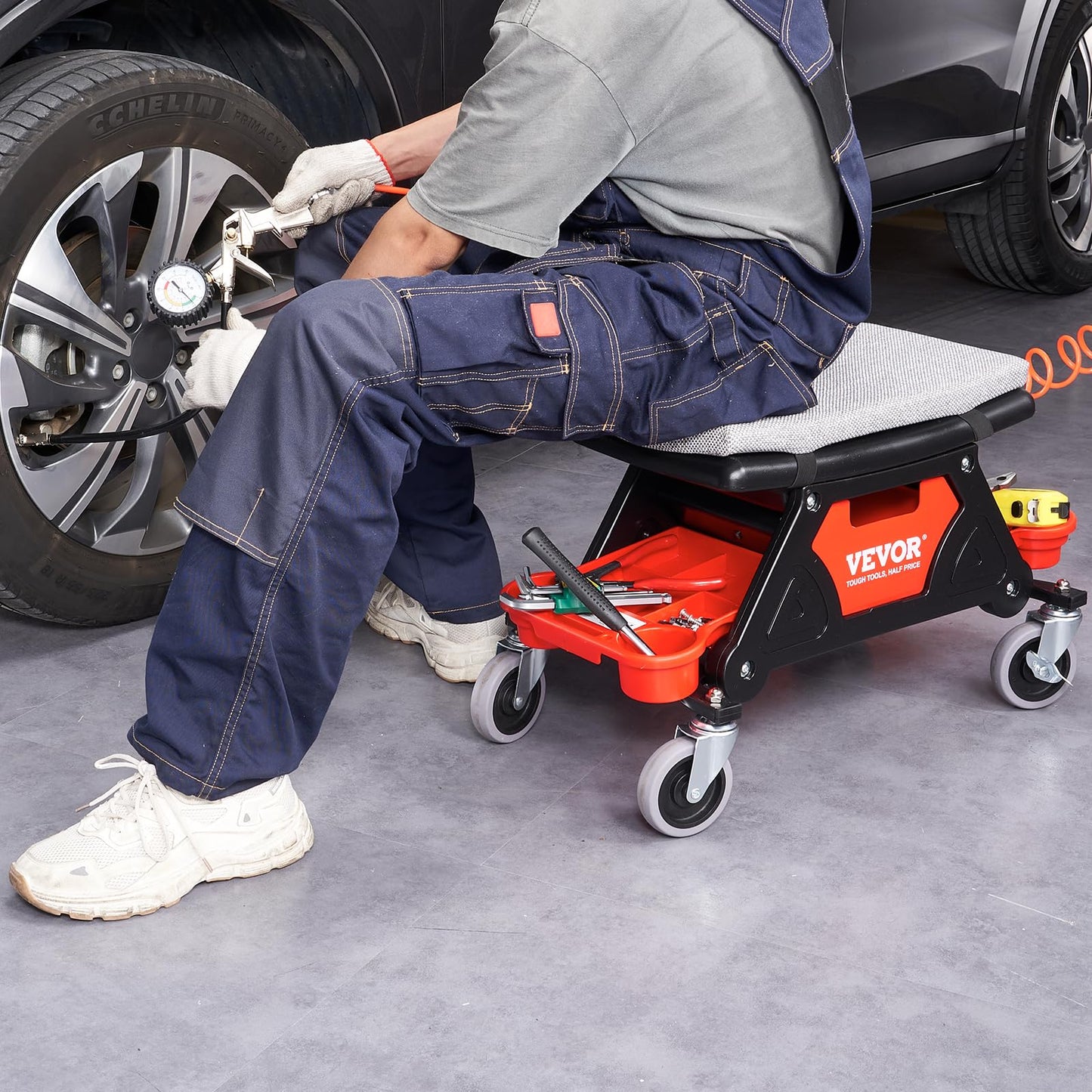 VEVOR Mechanic Stool 300 LBS Capacity Garage Stool Gift for Men, Heavy Duty Rolling Mechanics Seat, with Three Slide Out Tool Trays and Drawer, Tools for Automotive Auto Repair