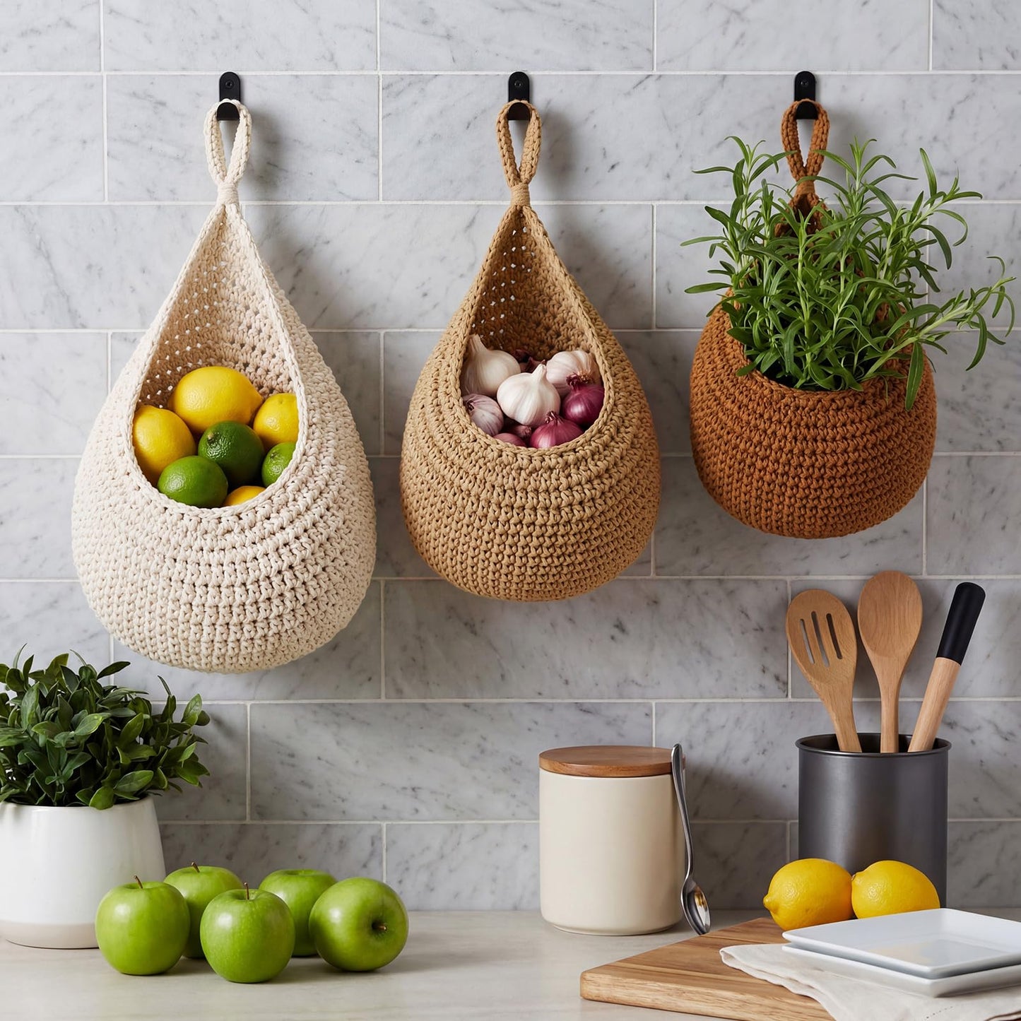 LemonRoad Boho Decor Hanging Wall Fruit Baskets for Kitchen 9 Pack Woven Teardrop Produce Baskets with 9 Pcs Strong Hooks 3 Sizes Hanging Storage Vegetable Potato Onion for Home, White, Linen, Jute