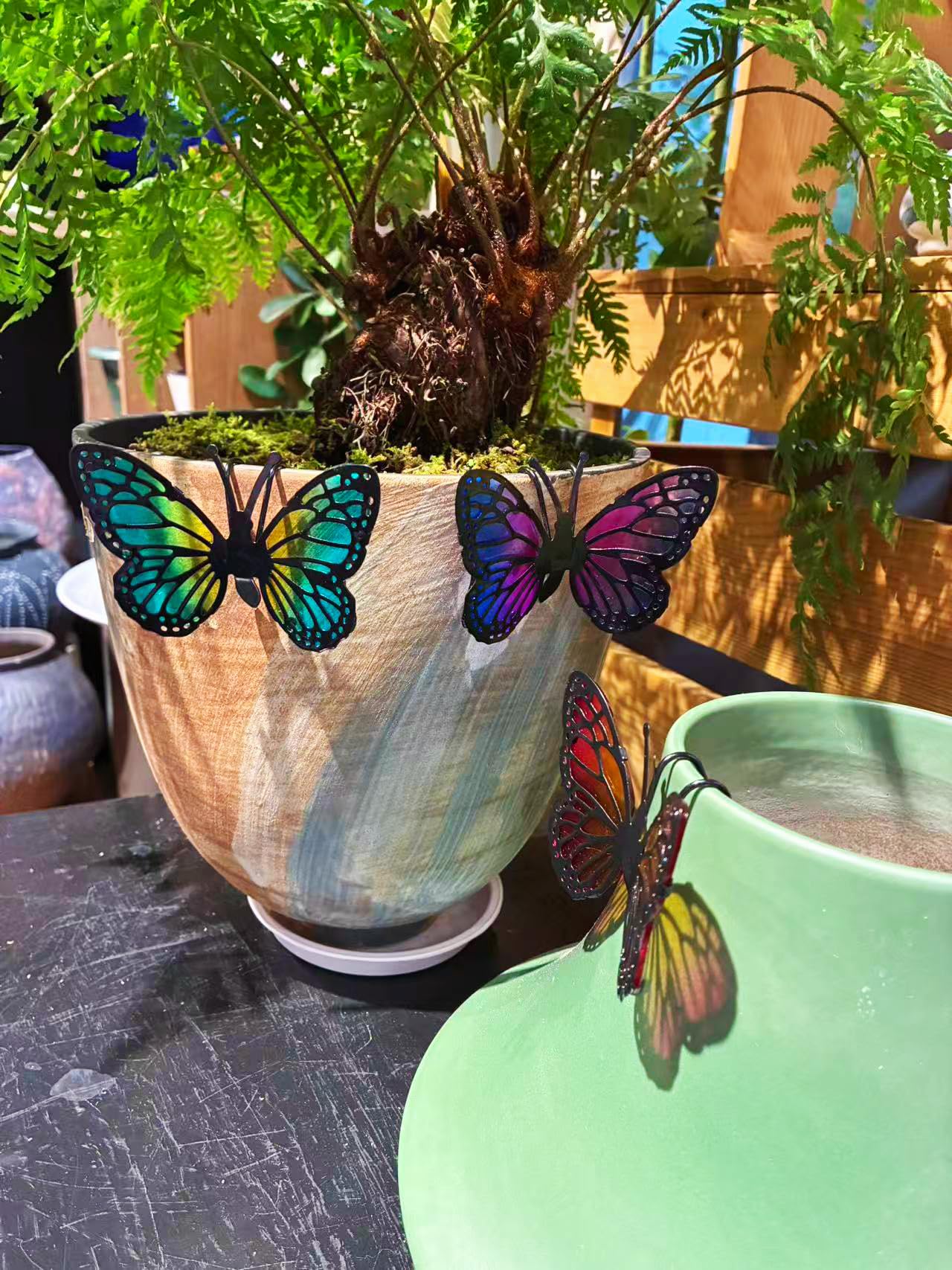 Stained Glass Butterfly Flower Plant Decorations for Pots,Planter,Garden Trellises,Latticework,Fence,Patio,Gifts for Gardeners,Metal Hanging Ornamentst,Wall Decor, Capture Sunlight,3-Piece Set