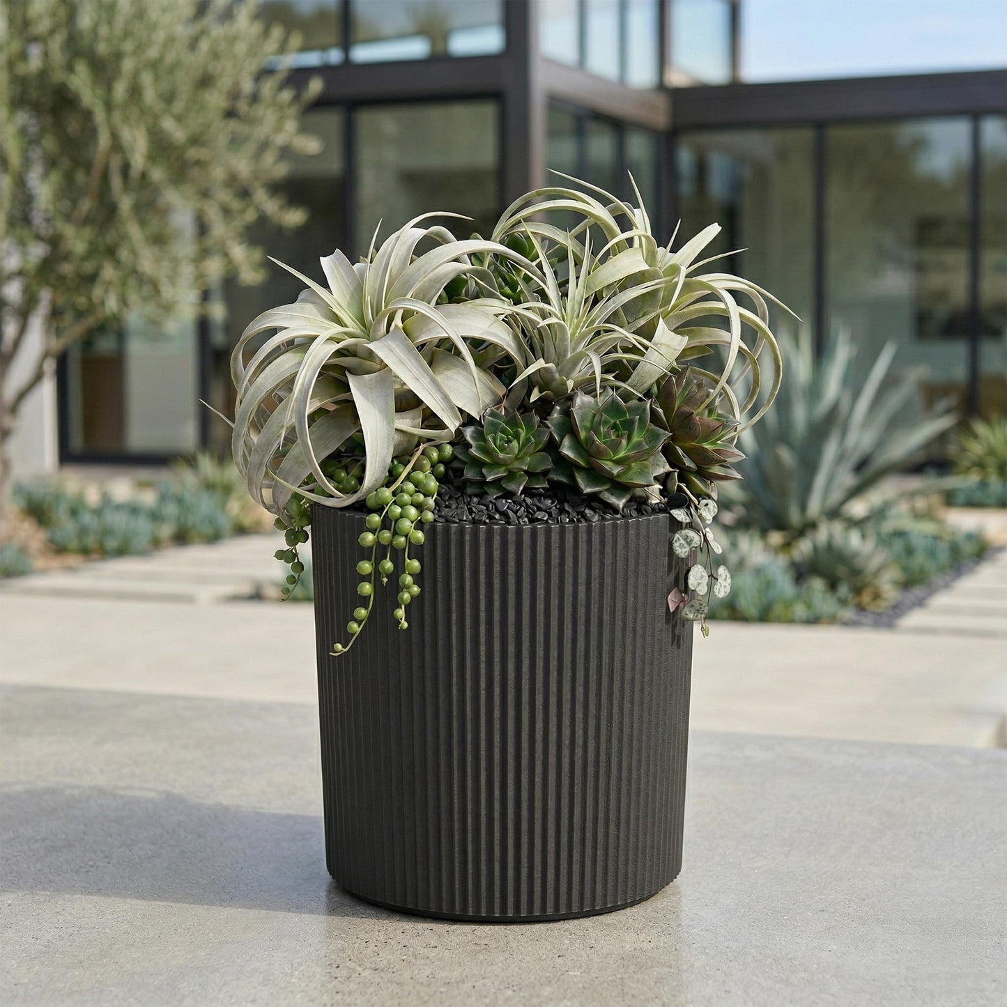 Mayne Haven 14-Inch Fluted Planter, Round Planters for Outdoor Plants, Lightweight Concrete Look Plant Pots for Porch, Patio, Garden and Entryway Décor, Black