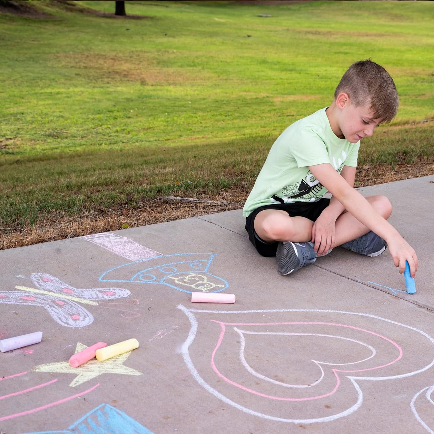160 PCS Sidewalk Chalks Set Non-Toxic Washable Jumbo Chalk for Outdoor Art Play, Painting on Chalkboard, Blackboard and Playground