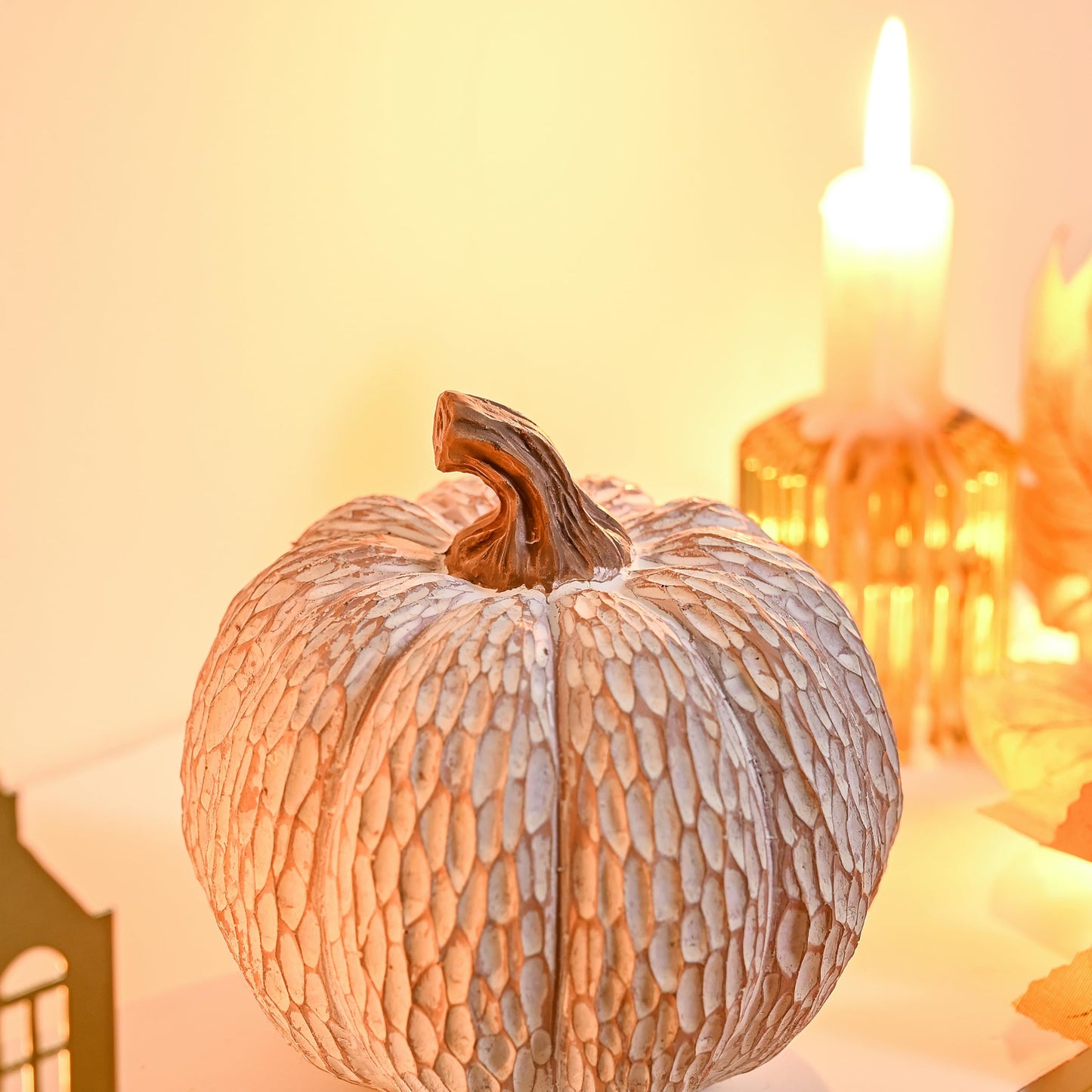 AOMOONOA Artificial Pumpkin Decor, Brown and White Decorative Pumpkins, Thanksgiving Resin Pumpkins Figurine Set of 2, Carved Pumpkin Statues for Rustic Fall Tabletop Home Decor, Harvest, Wedding