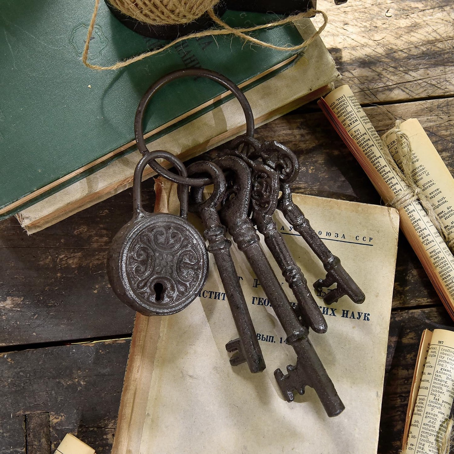 Sungmor Cast Iron Skeleton Keys - Antique Style Keyring Props, Pirate Treasure, Halloween Decor for Home Garden