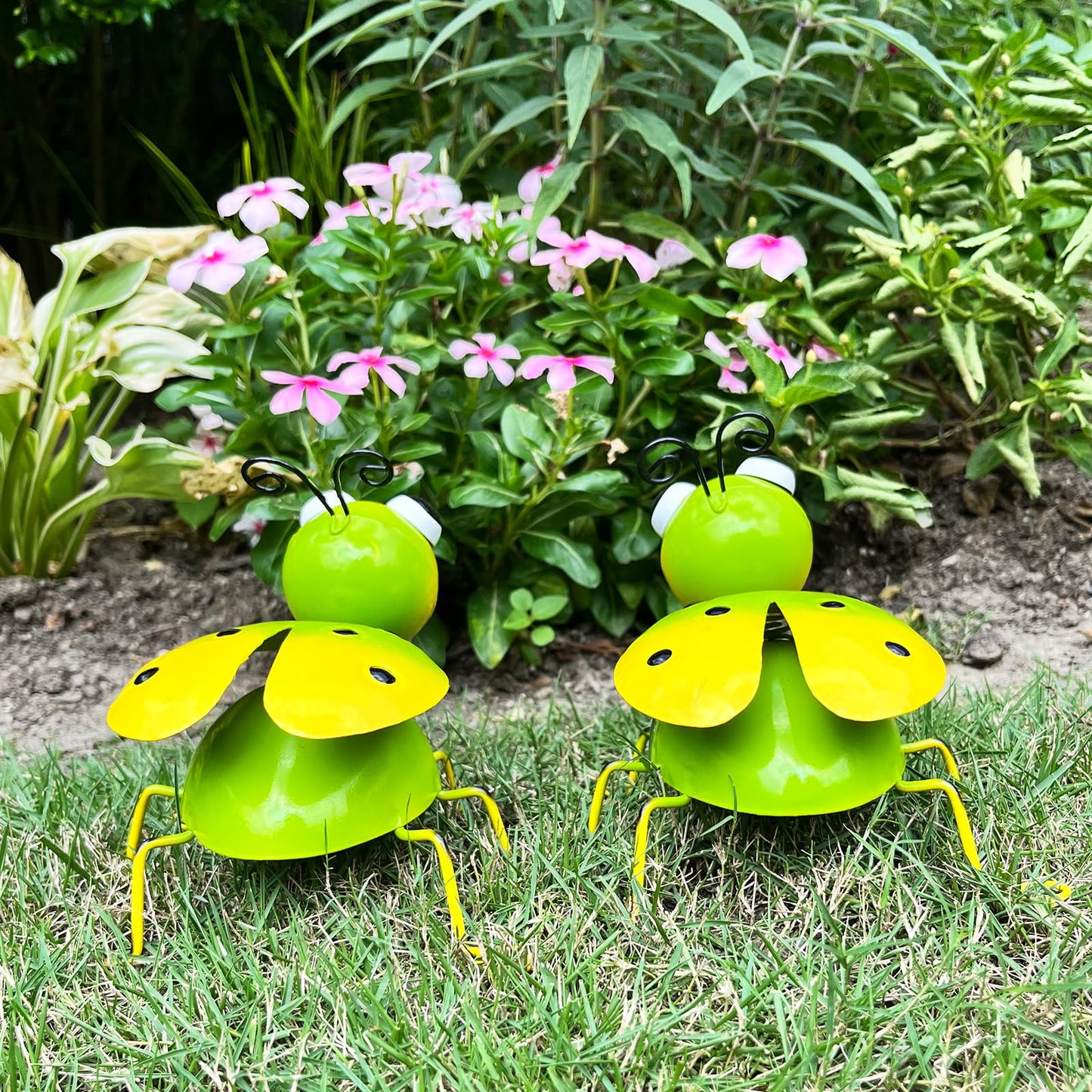 Cruis Cuka Metal Yard Art Garden Decor for Outside Cute Green Ladybugs Lawn Patio Ornaments Backyard Decorations Garden Gifts for Mom - Set of 2