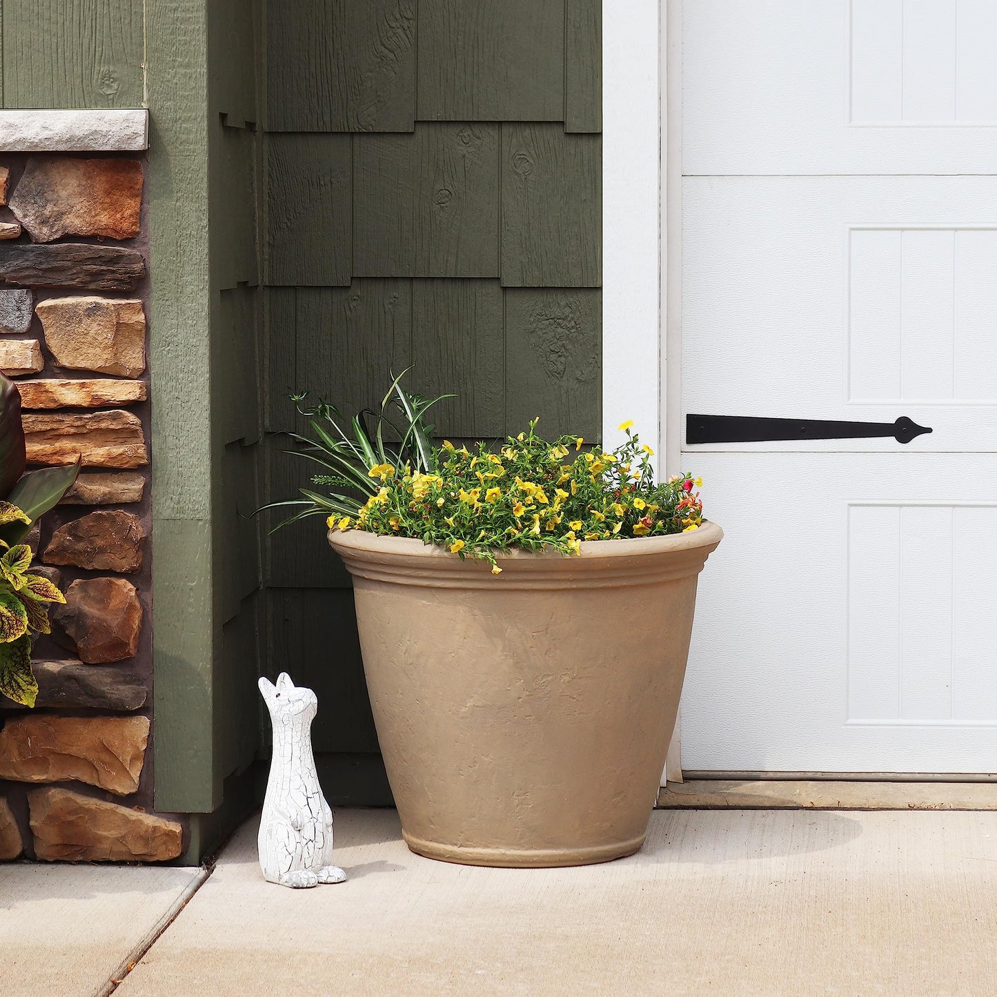 Sunnydaze 24-Inch Anjelica Large Plastic Pot for Plants - Outdoor Double-Walled Large Plastic Planter with Drillable Drainage Holes - Beige - 4pk