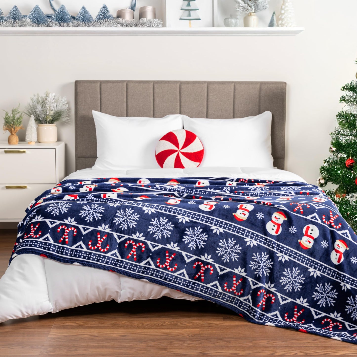 PAVILIA Christmas Snowman Throw Blanket | Blue Holiday Christmas Fleece Blanket | Soft, Plush, Warm Winter Cabin Throw, 50x60 (Blue Christmas)
