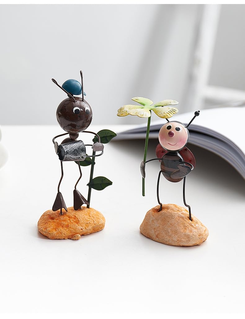 Creative Fairy Tail World Ant Ladybug Figurine Statue, Room Office Desk Outdoor Fence Lawn Ornaments Garden Decoration Ant Figure Help Relax Collection Bedroom Healing Heart Good Mood -Flower Ladybug