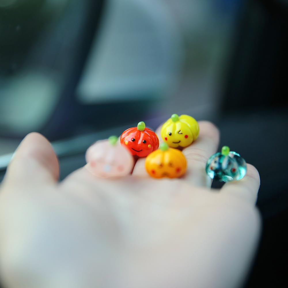 Mollytek 5PCS Mini Hand Blown Glass Figurines Collectibles Miniature Hand Blown Glass Ornaments Decor Assorted Cute Home Office Table Computer Car Dashboard Ornament (Pumpkin)