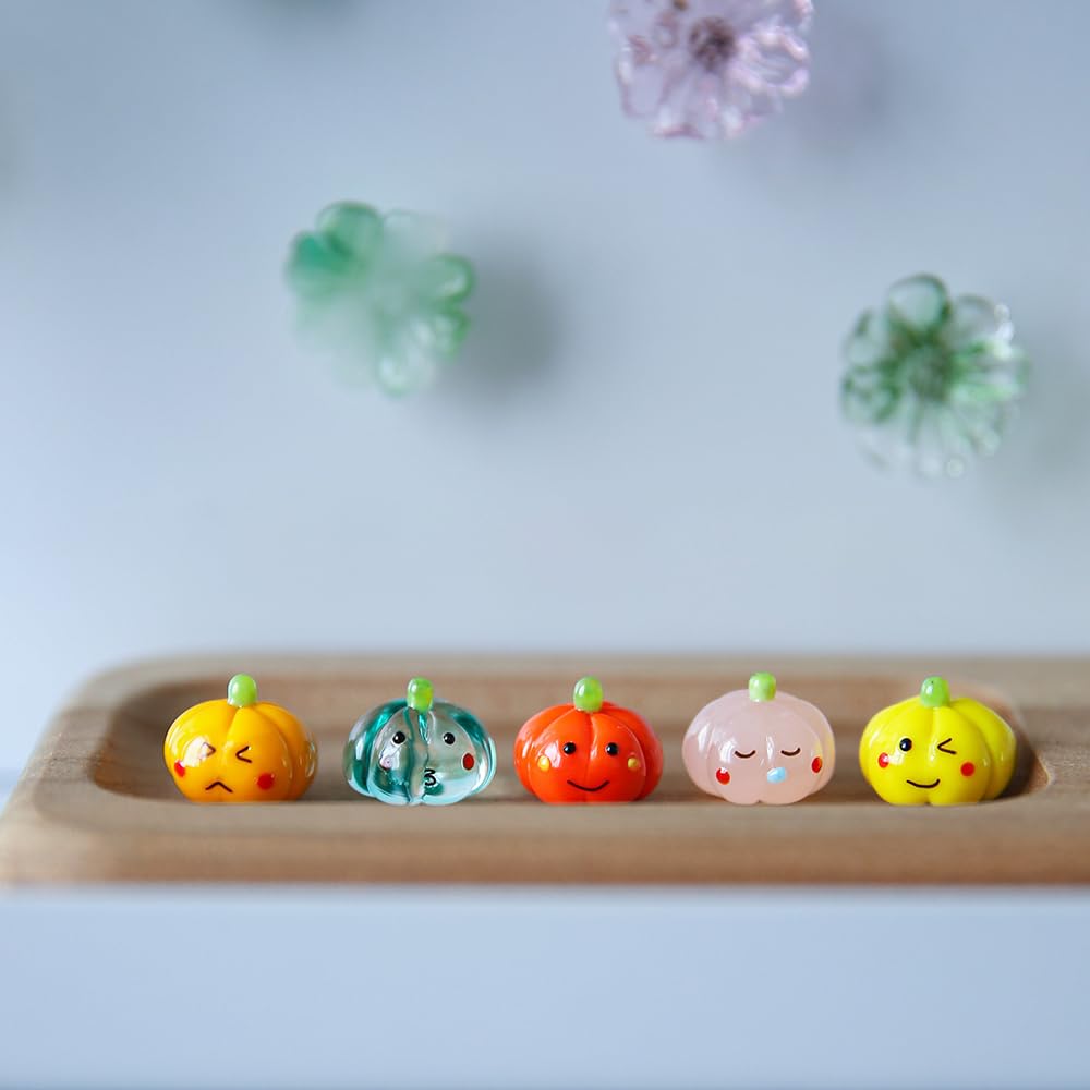 Mollytek 5PCS Mini Hand Blown Glass Figurines Collectibles Miniature Hand Blown Glass Ornaments Decor Assorted Cute Home Office Table Computer Car Dashboard Ornament (Pumpkin)