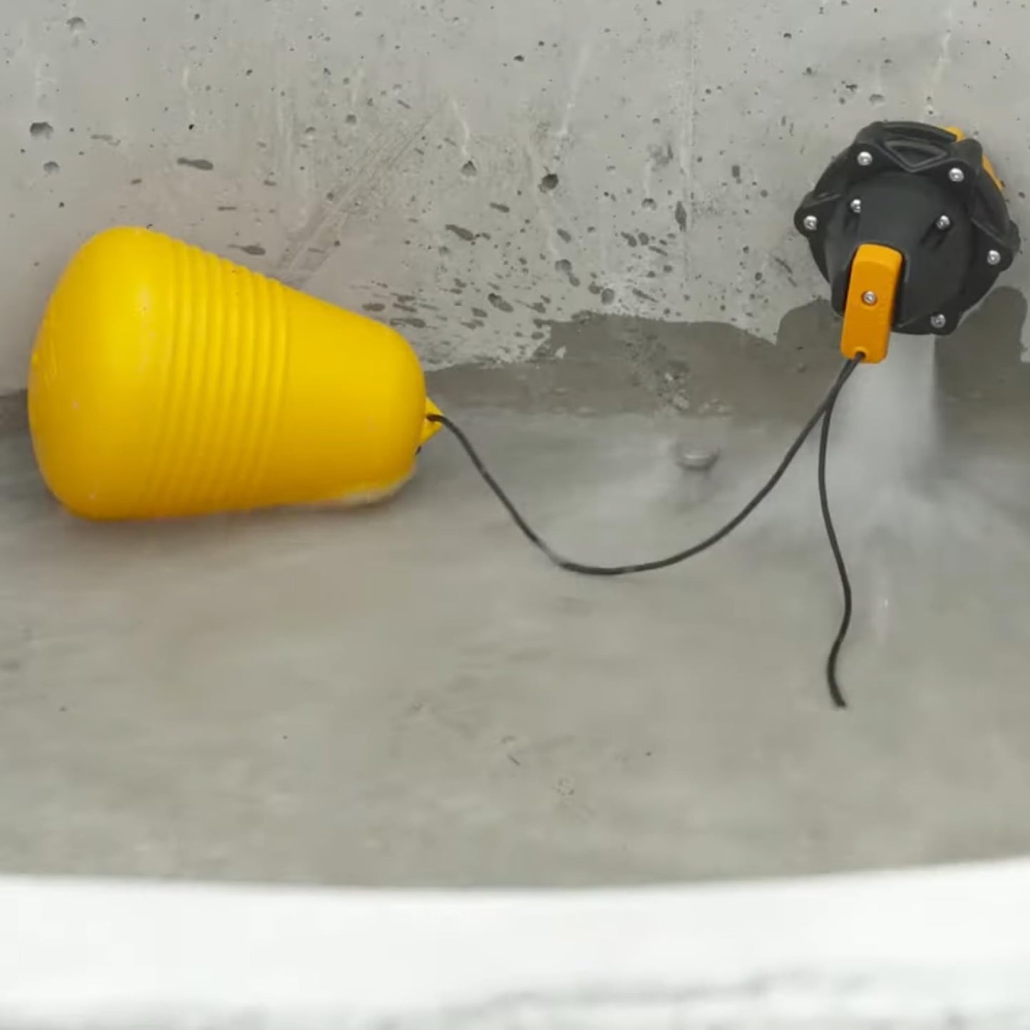 Jobe Valves J-MFV0075DLT 82026 Megaflow Valve 3/4", Yellow/Black – High Flow Float Valve for Livestock Water Troughs, Up to 90 GPM, Underwater Mount, GF Nylon Construction