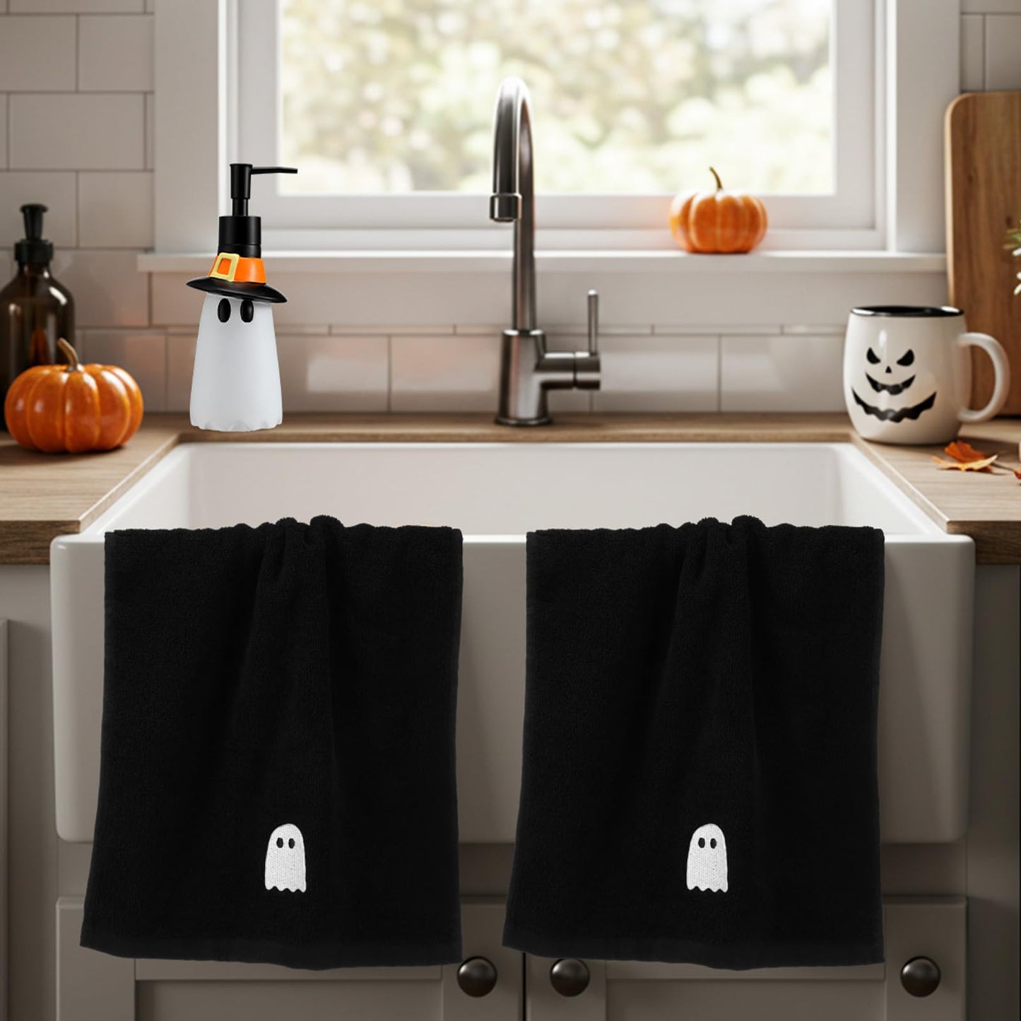 Teenyyou 4 Pcs Halloween Bathroom Accessories Ghost Soap Dispenser Lotion Pump Halloween Hand Towels Fingertip Towels with Gift Box Set for Home Bath Kitchen Decoration(Black White, Ghost)