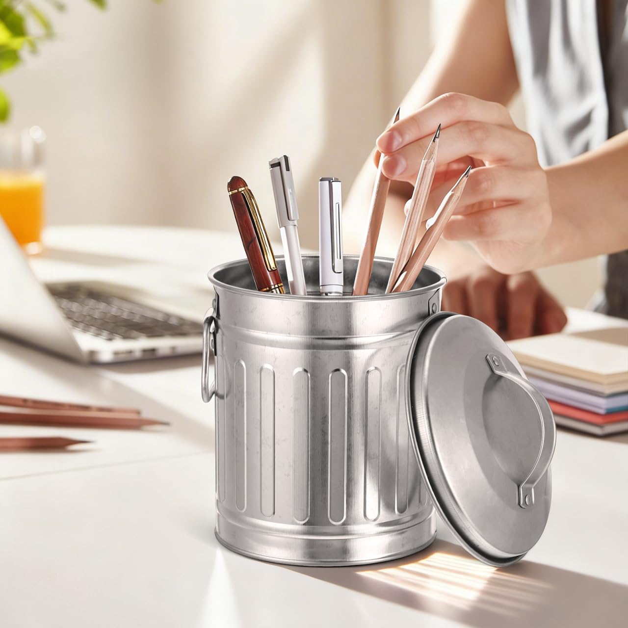 VILLCASE Mini Metal Bucket with Lid, 7.5" x 5" Small Garbage Can Trash Bin with Lid, Desktop Metal Rubbish Bin, Table Top Home Wastebasket for Countertop Office Silver Iron