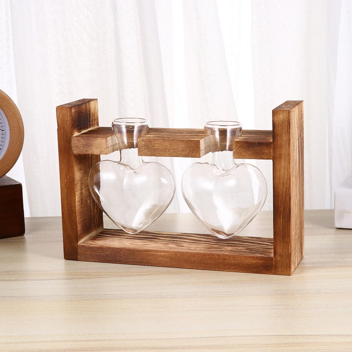 EPIGEIST 2Pcs Heart Shape Glass Vases Hydroponics Planter with Retro Wooden Rack Heat Resistant Transparent Glass Container for Flower Arrangement and Plant Propagation Decorative Terrarium
