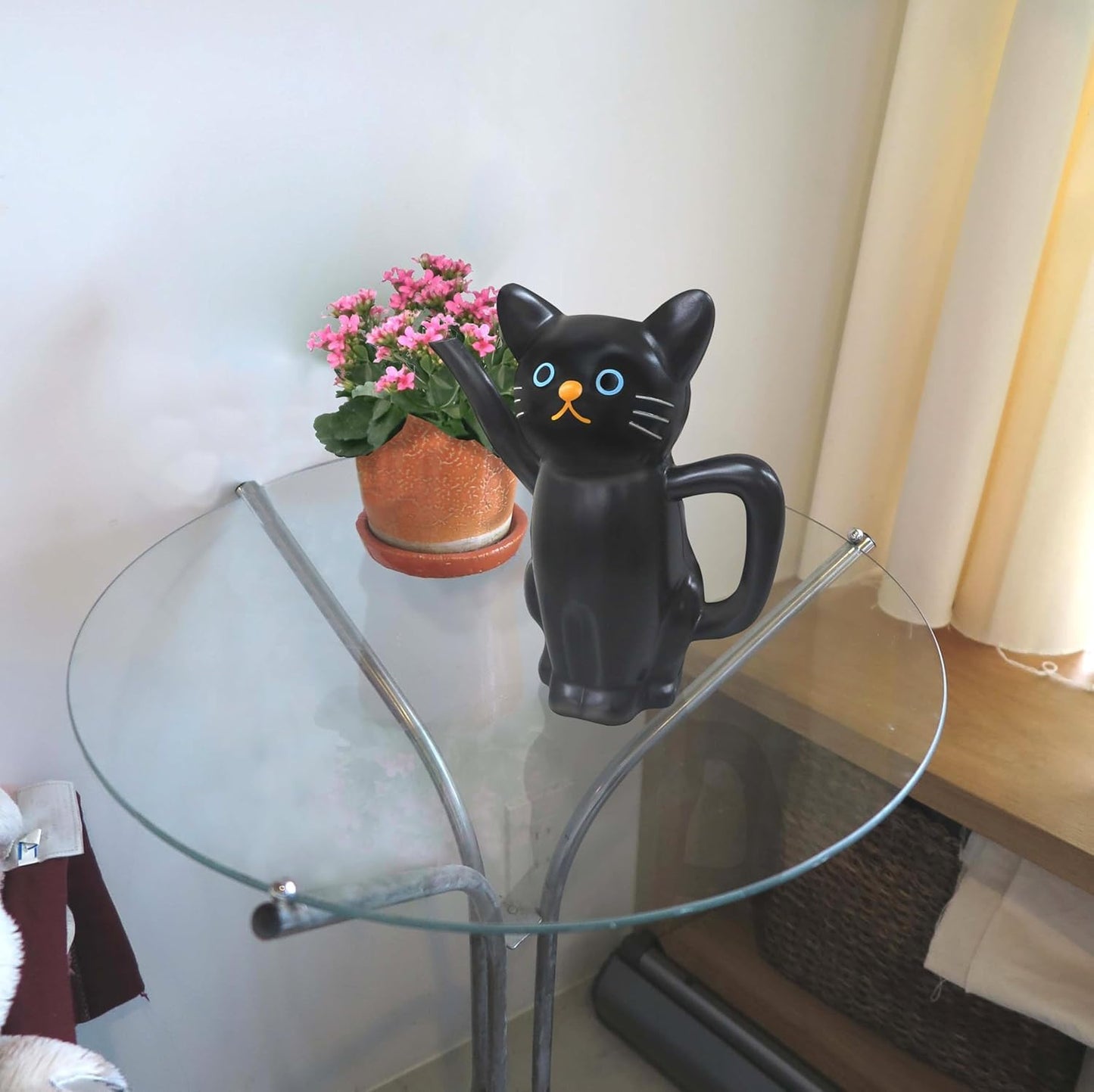 Lightweight and Durable – Made from Lightweight Plastic, This Watering can is Easy to Carry and Built for Everyday use.
