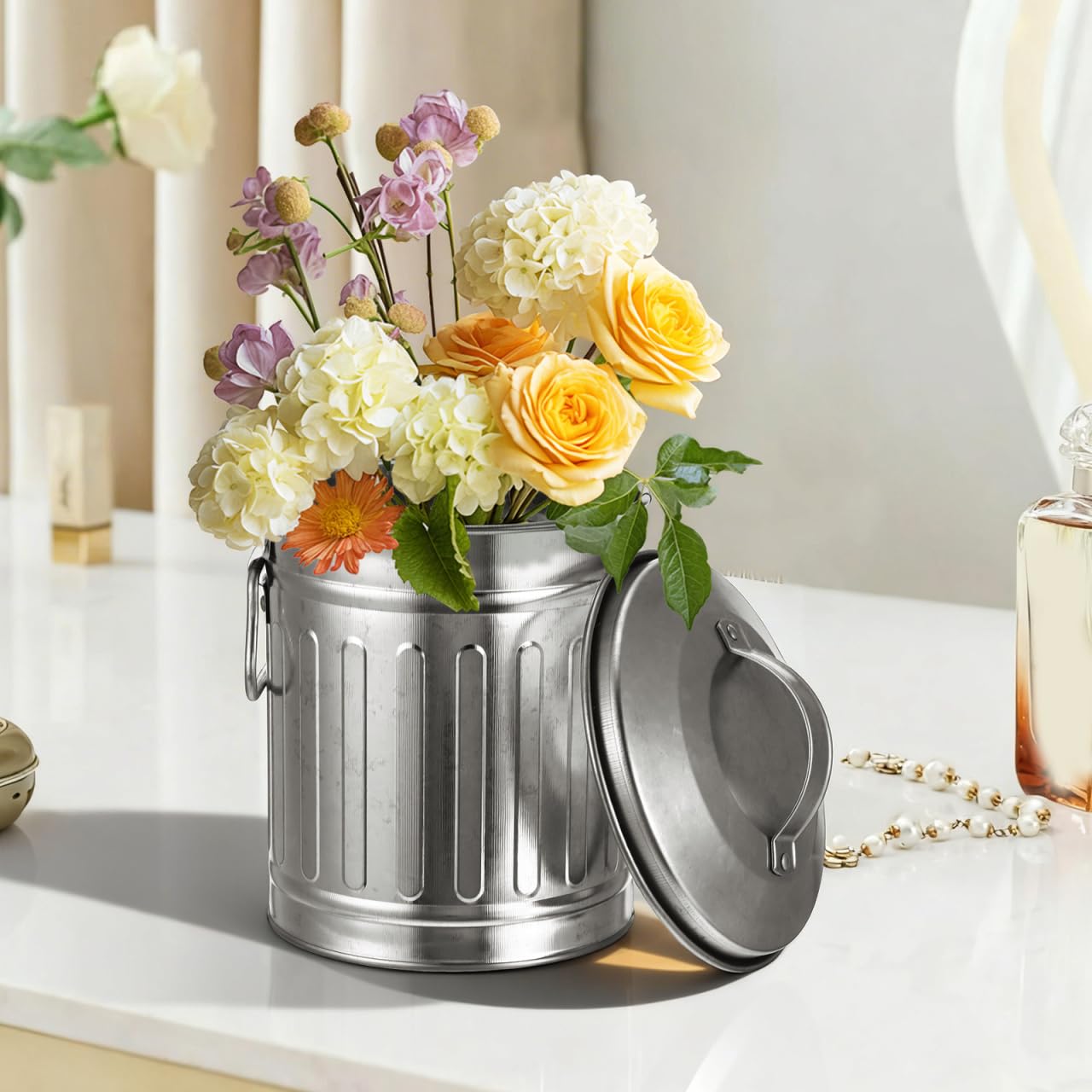 VILLCASE Mini Metal Bucket with Lid, 7.5" x 5" Small Garbage Can Trash Bin with Lid, Desktop Metal Rubbish Bin, Table Top Home Wastebasket for Countertop Office Silver Iron