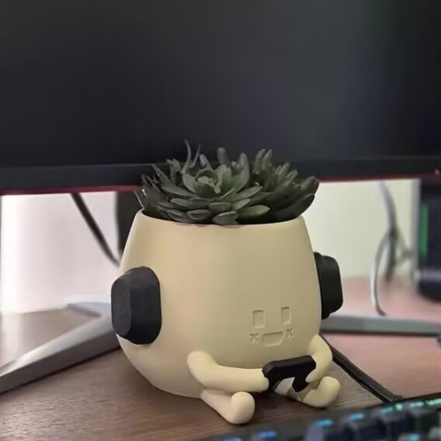 Heuvcnsr Cute Resin Flower Head Planters, Smily Face Planter Pots for Indoor Plants, Sit Headphone Smiley Face Succulent Flower Pots with Drainage Hole, Gift Ideai for Birthday