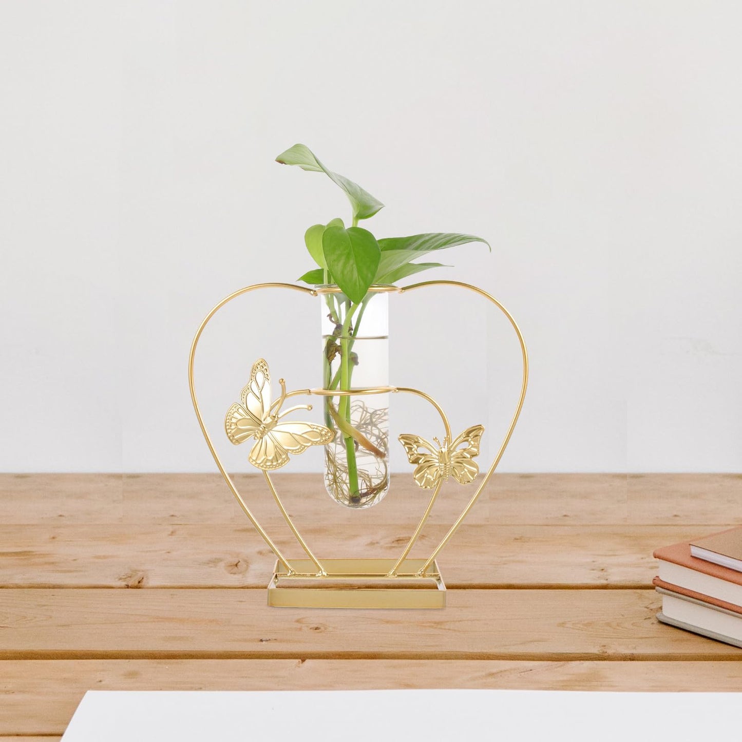 HOMSFOU Metal Framed Hydroponic Flower Vase Butterfly Pattern, Heart-Shaped Glass Plant Terrarium, Creative Home Décor for Living Room and Wedding Centerpieces
