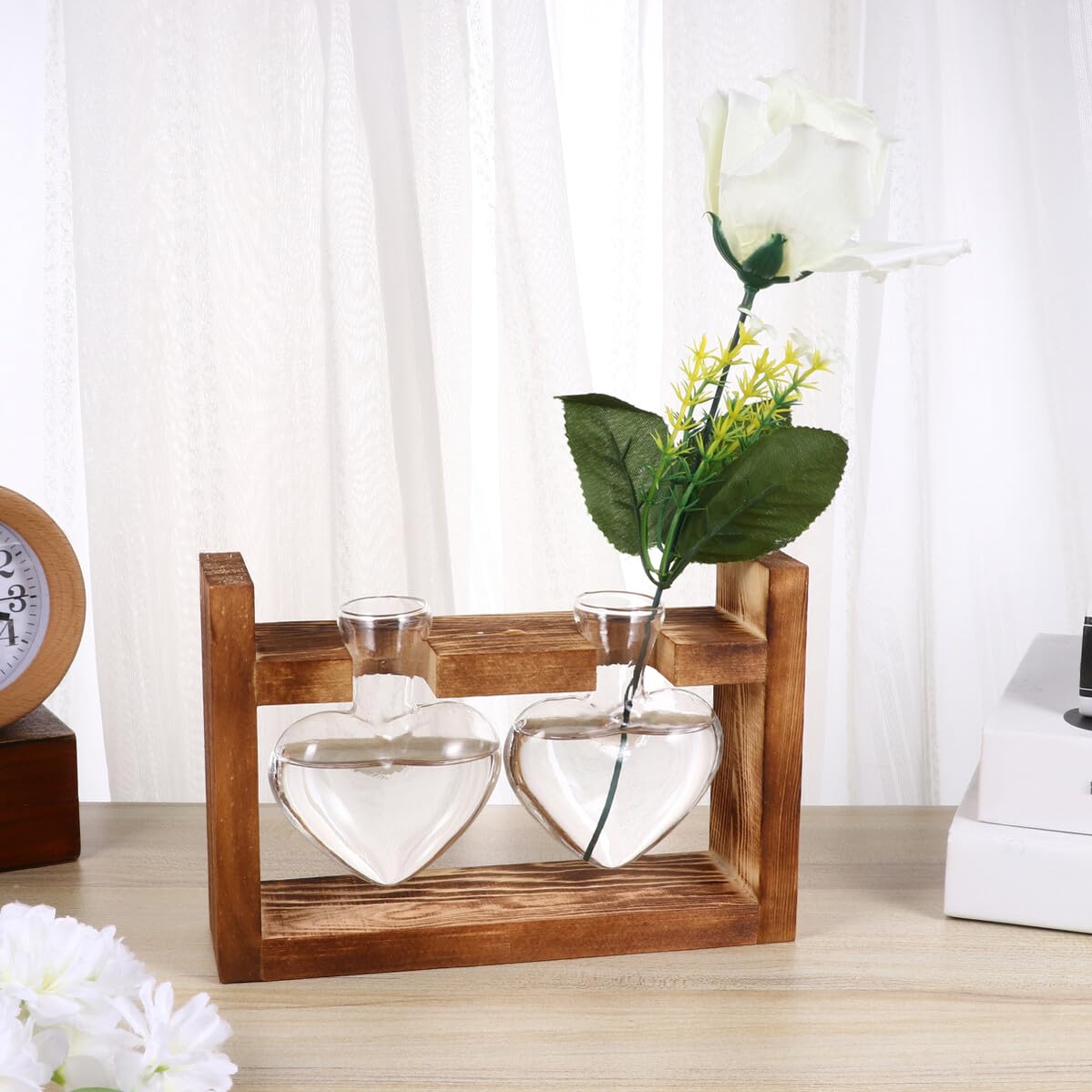 EPIGEIST 2Pcs Heart Shape Glass Vases Hydroponics Planter with Retro Wooden Rack Heat Resistant Transparent Glass Container for Flower Arrangement and Plant Propagation Decorative Terrarium