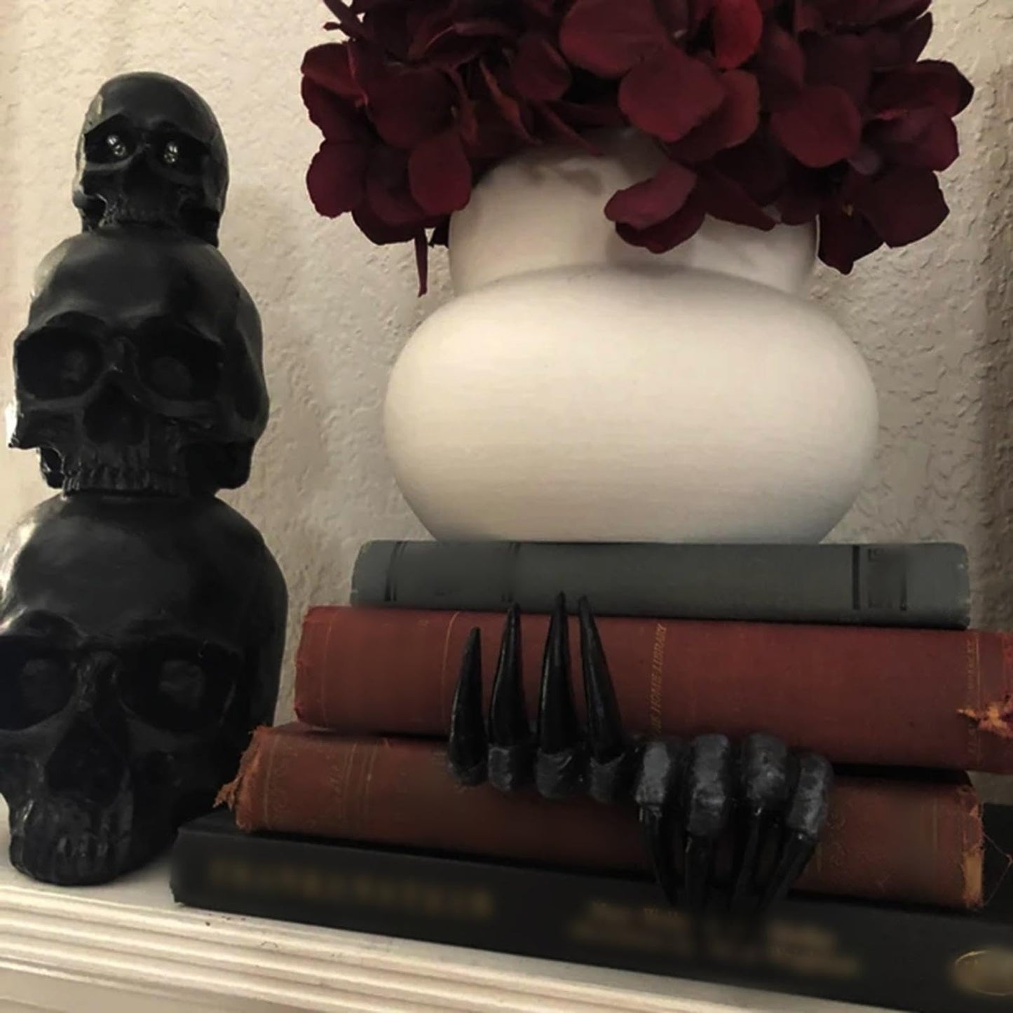 visdron Scary Ghost Hands Bookshelf Room Decor, Halloween Indoor Decorations for Bookshelf, Gothic Demon Claws Bookmarks Decorations Halloween Room Decor, Black