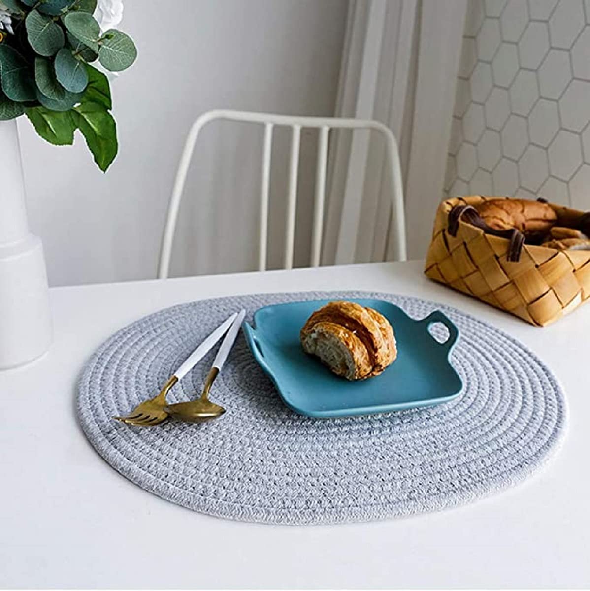 WENFOME 4 Pack Oval Woven Placemats, Gray Cotton Rope Braided Placemats with 4 Pack Round Fabric Coasters, Heat-Resistant Non-Slip Cotton Table Mats Charger Plates for Table Decoration (Gray)
