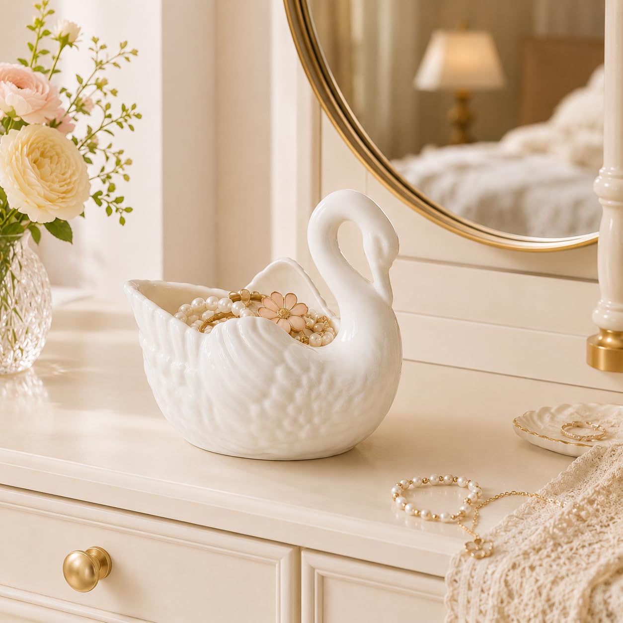 VANZACK Elegant White Ceramic Swan Planter 4.4in Decorative Succulent Flower Pot Swan Vase, Ceramic Swan Decor and Candle Holder for Home Office Gardening