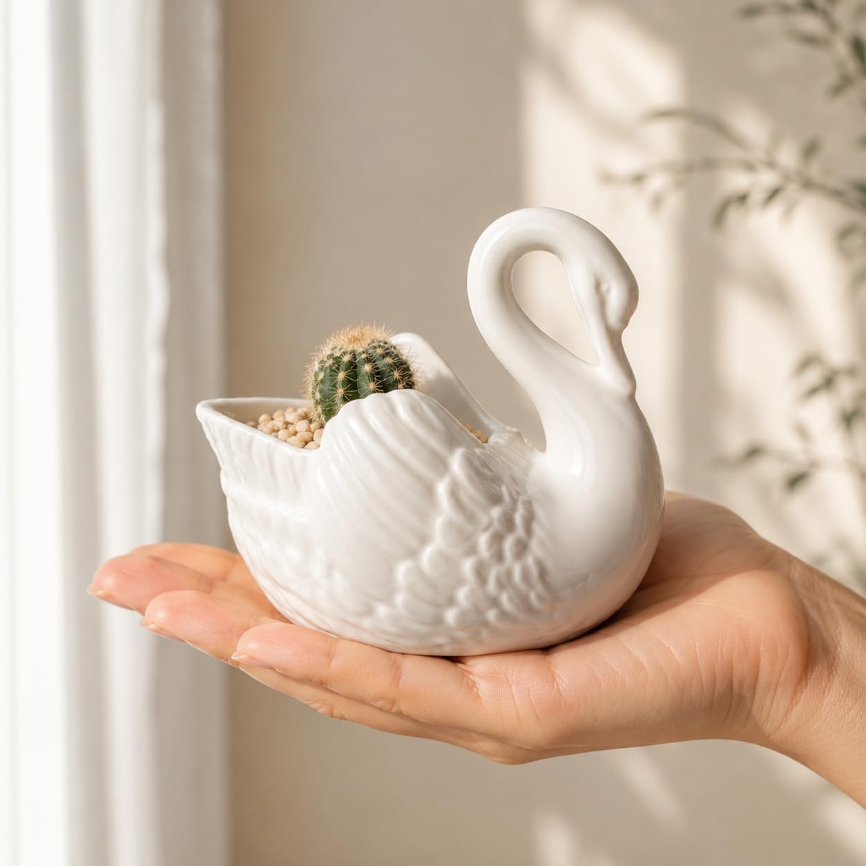 VANZACK Elegant White Ceramic Swan Planter 4.4in Decorative Succulent Flower Pot Swan Vase, Ceramic Swan Decor and Candle Holder for Home Office Gardening