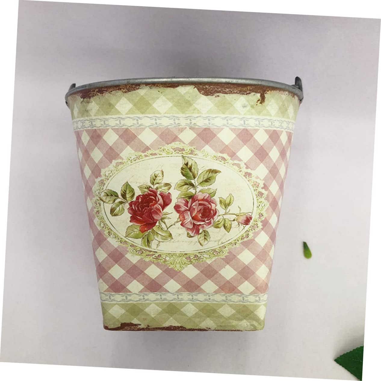 Parliky 2 Pack Metal Flower Buckets with Handle 5.7 Inch Rustic Iron Planters for Garden Patio Balcony Floral Arrangement Containers