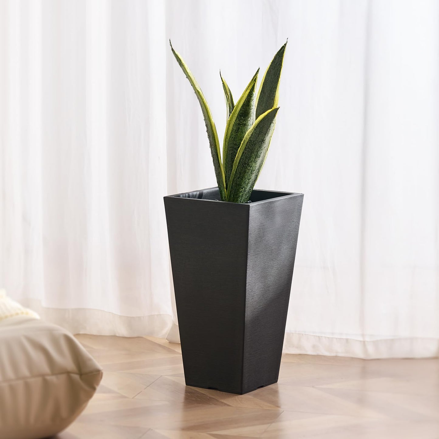VEVOR Set of 2 Tall Outdoor Planters 22inch, Large Planters for Outdoor Indoor Plants, Black Front Porch Planter Flower Tree Plant Pots with Modern Design and Built-in Drainage