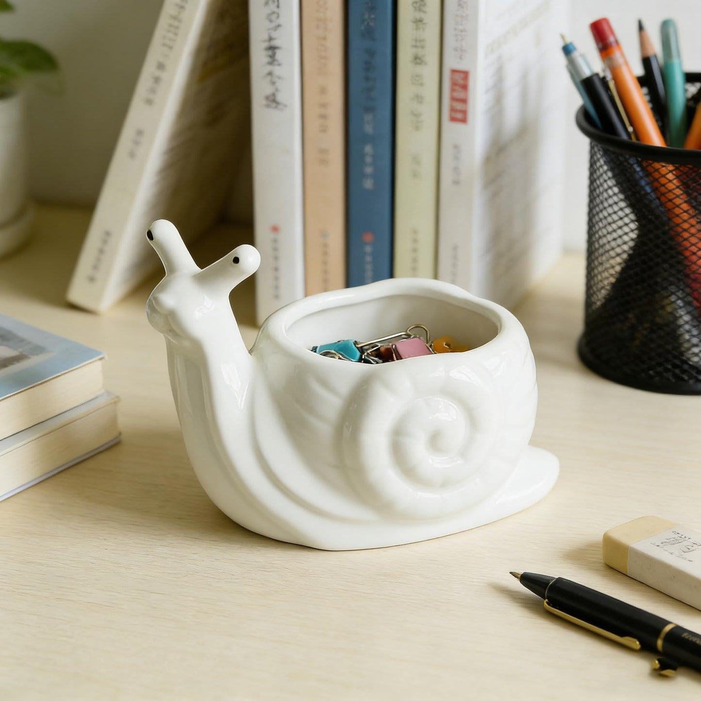 Youfui Snail Succulent Planter, Ceramic Animal Flower Pot for Home Office Desk Decor, Small Cactus Planter Pot, for Plant Lovers