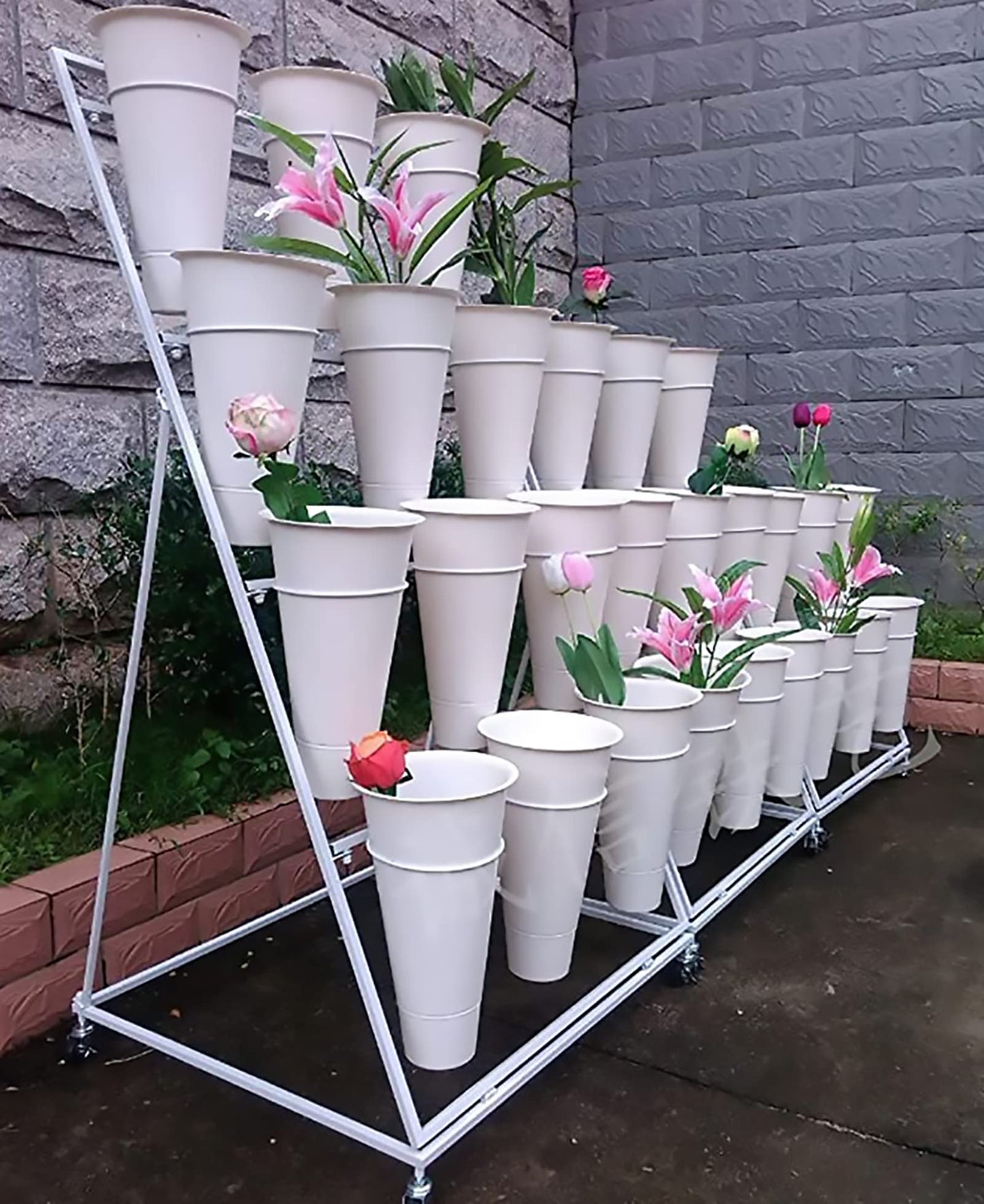 Flower Display Stand, 3 Layers Heavy Duty Moving Plant Cart Shelf With Wheels and Bucket, Wrought Iron Florist Shelf, for Patio Garden, Florist, Outdoor Flower Pop-Up Events (White Iron Frame)