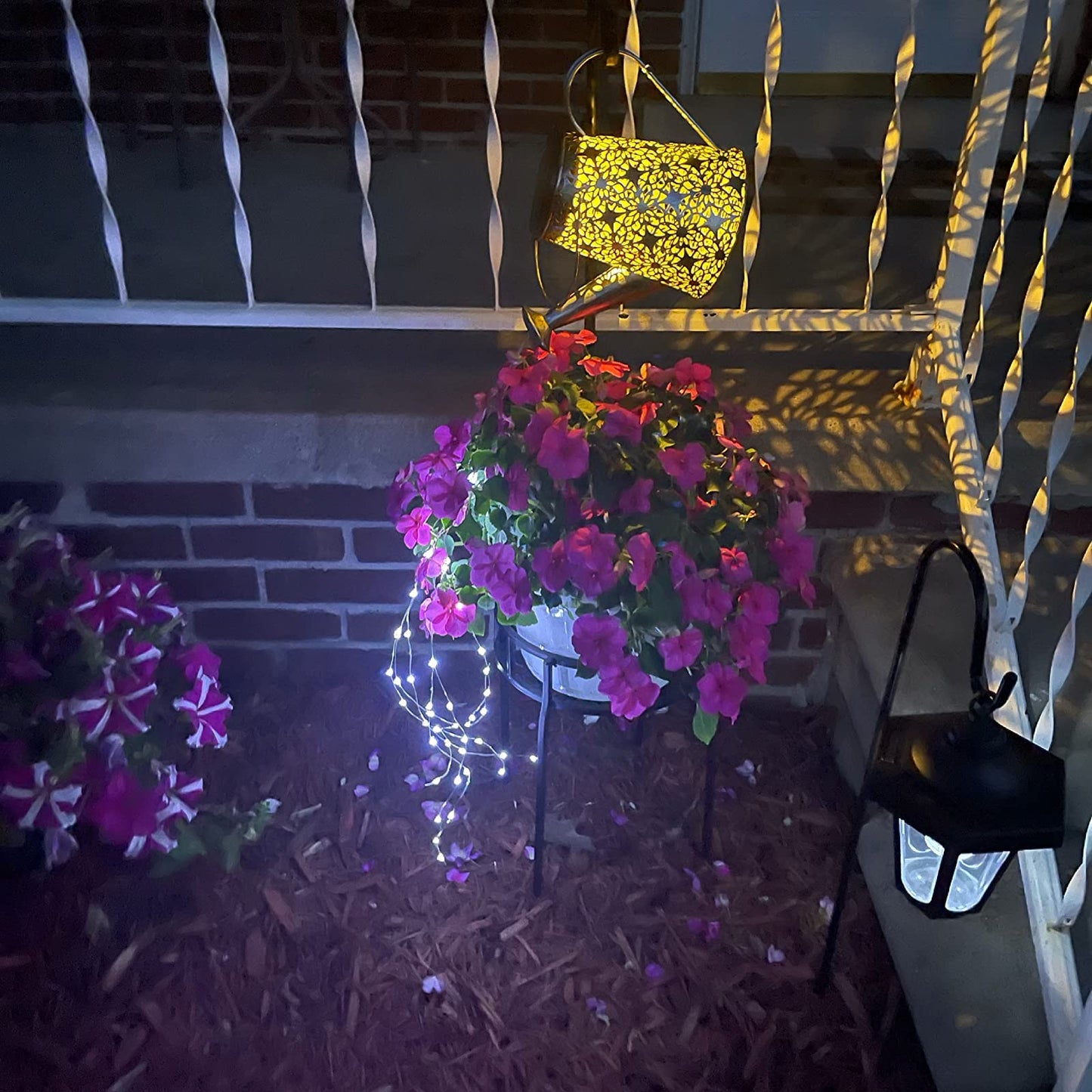 Solar Watering Can Lights,Large Retro Metal Hanging Solar Lights Outdoor Waterproof, Birthday Gifts for Women Mom Grandma Garden Decor Yard Light LED Decoration Outside for Porch Lawn Patio