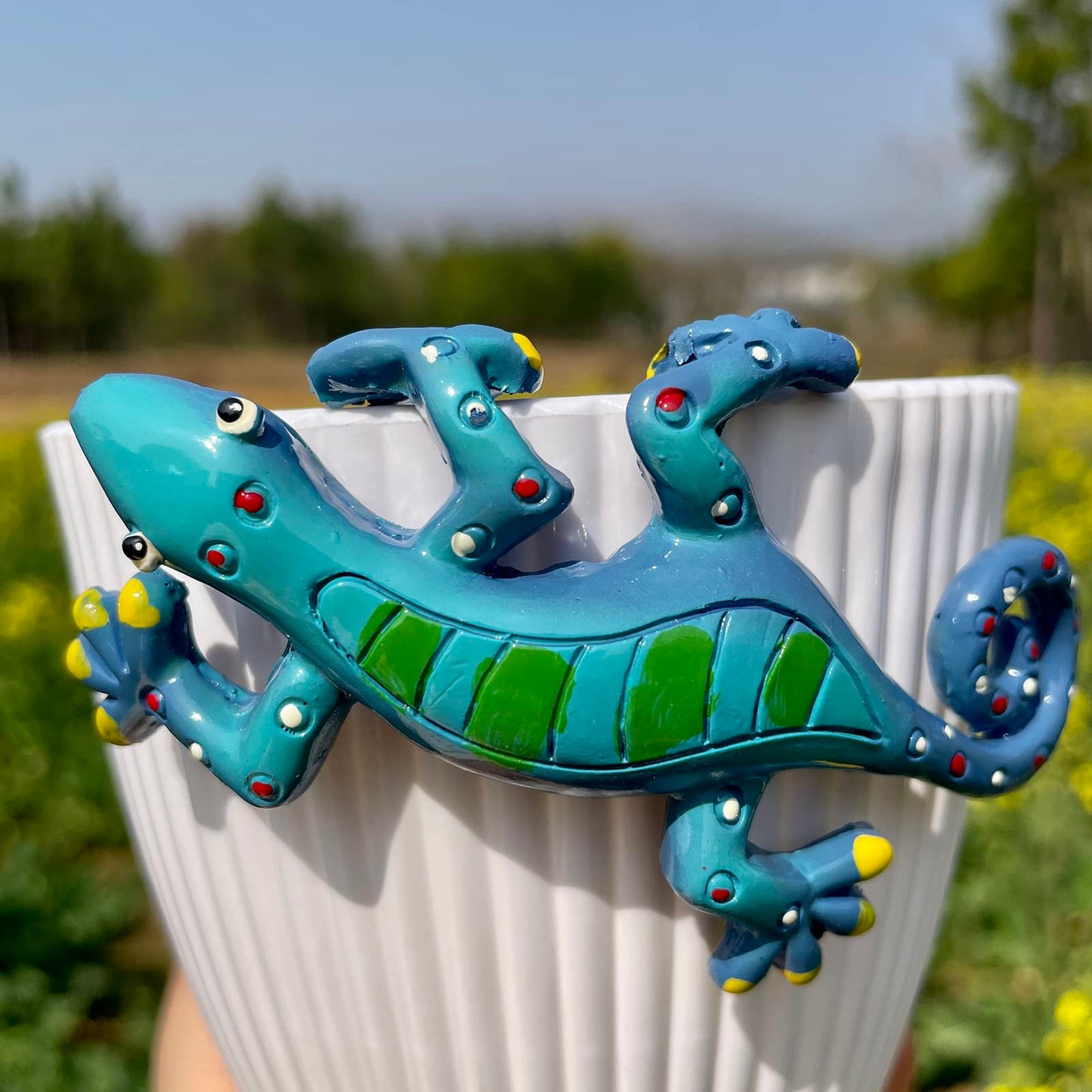 JARPSIRY 4Pcs Resin Climbing Gecko Flower Pot and Vase Hugger, Planter Edge Accessories, Terrarium Hanger Decorations, Garden Yard Ornaments