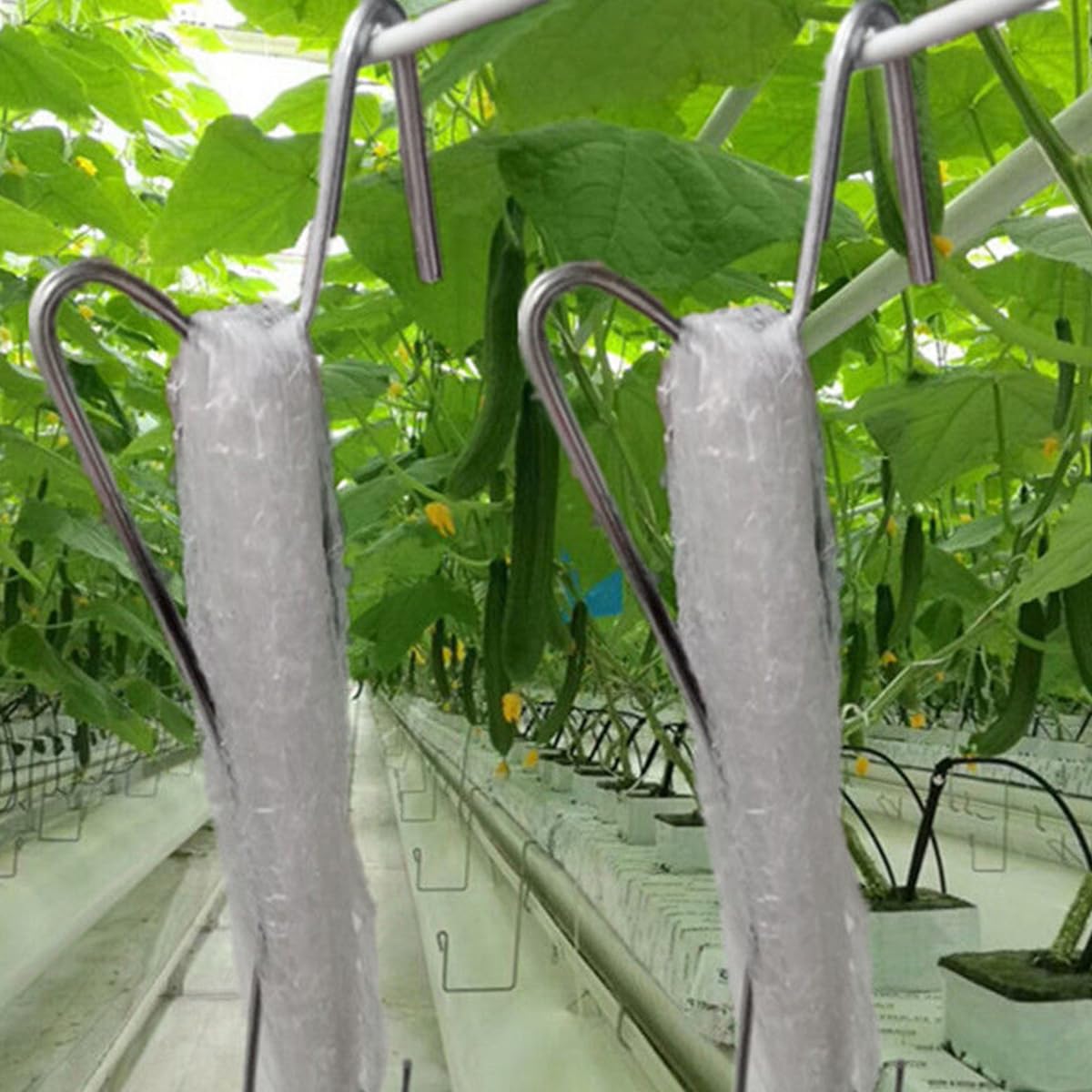 LEMGUBKP 70Pcs Tomato Hooks with String,Plant Support Clips, with 33 Feet Garden Twine - Heavy Duty Plant Trellis for Tomatoes, Cucumbers, Peppers, Vines ，Reusable Weather-Resistant Climbing Hooks
