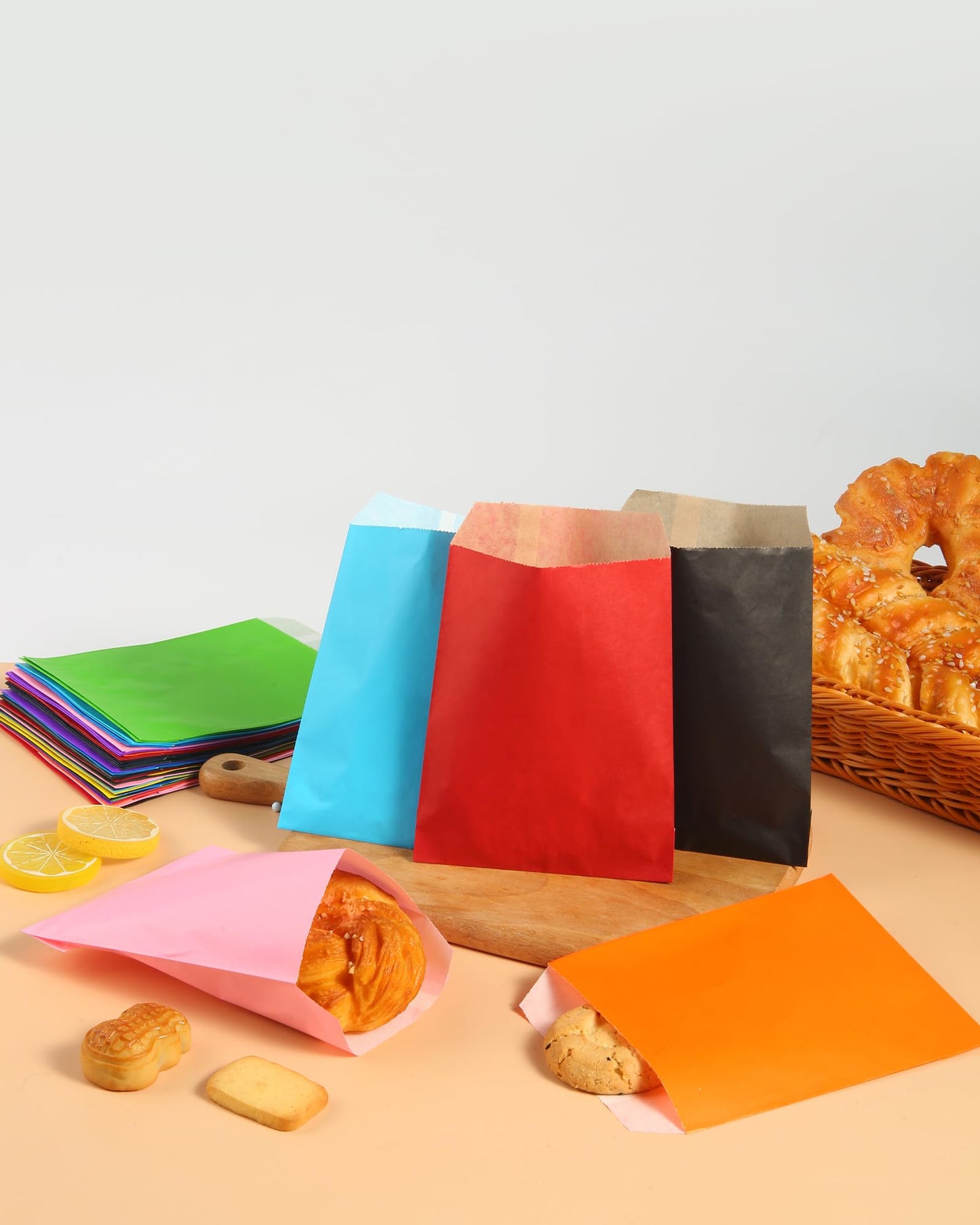KEYYOOMY 4x6 Inch Paper Treat Bags Black Candy Bags 100 Pack Candy Buffet Bag Small Paper Cookie Bag for Halloween Christmas Party (100 CT, 4x6 Inch)