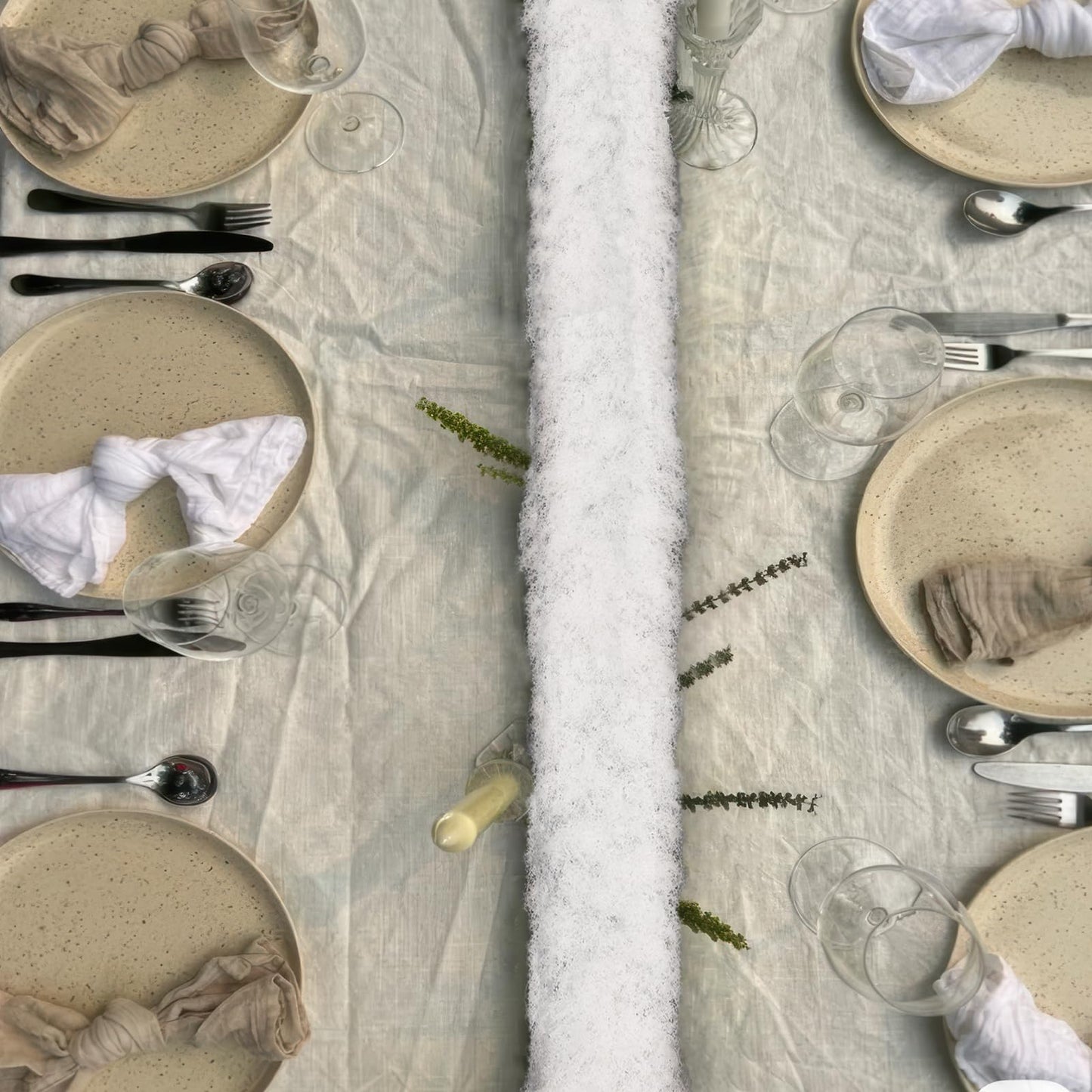 FAICOIA 2 Pcs Fake Moss Table Runner Rolls for Decoration 4" x 47" Artificial Moss for Plants Indoor White Faux Grass for Planters Crafts DIY Table Centerpieces Fairy Garden Floral Wedding 10 x 120cm