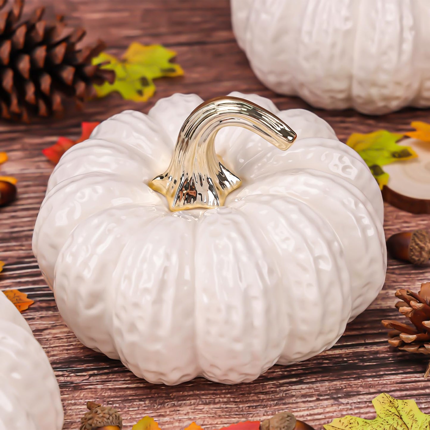 Quancru 7.9 Inch Fake Pumpkin Decorations Ceramic Figurines White Realistic Artificial Pumpkins Model for Outdoor Halloween Fall Harvest Thanksgiving Kitchen Tabletop Centerpiece Crafts - 1 PCS