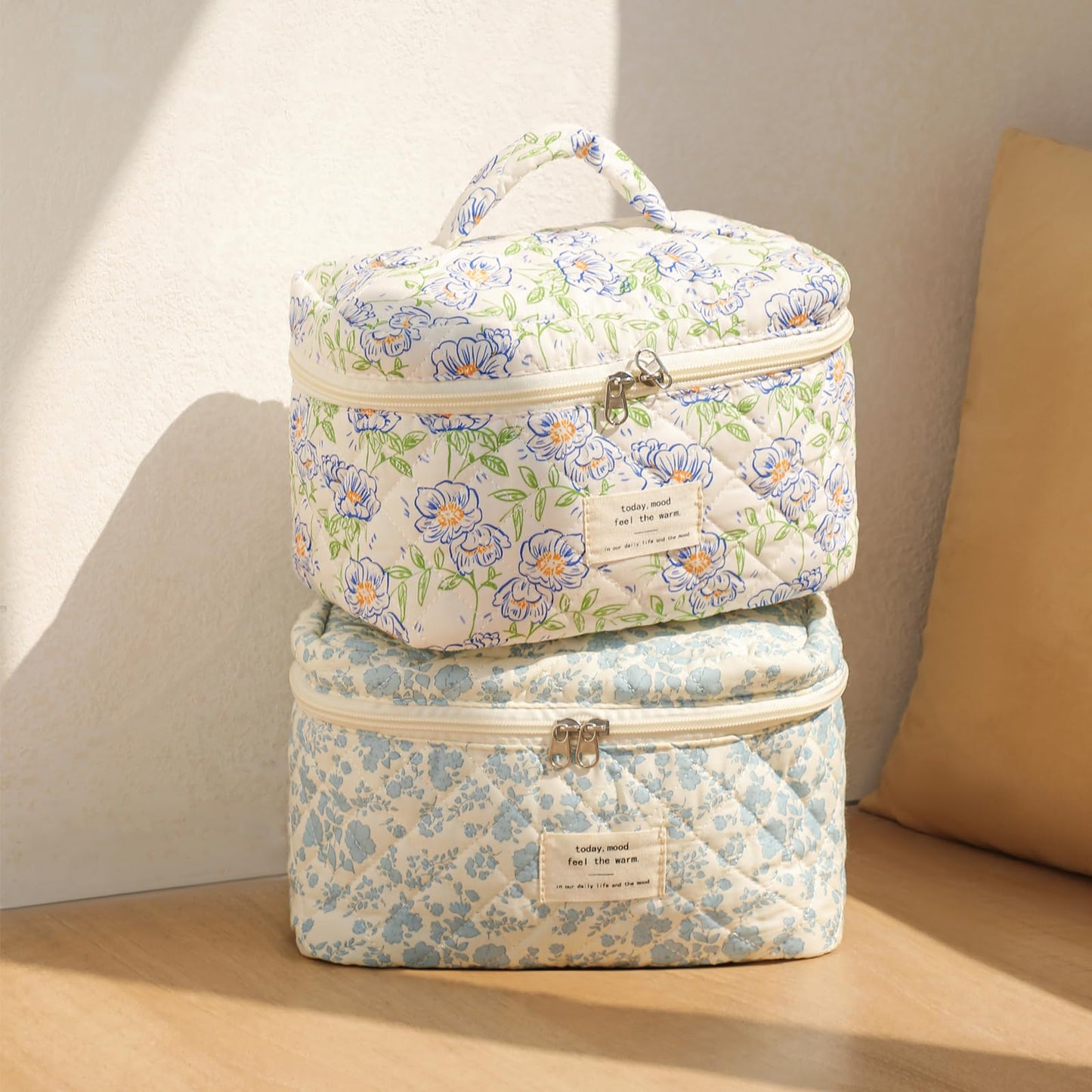 uekeboag Large Travel Quilted Makeup Bag for Women, Floral Cotton Cosmetic Bag, Coquette Aesthetic Floral Toiletry Organizer Bag (01Lithtblue-flower)