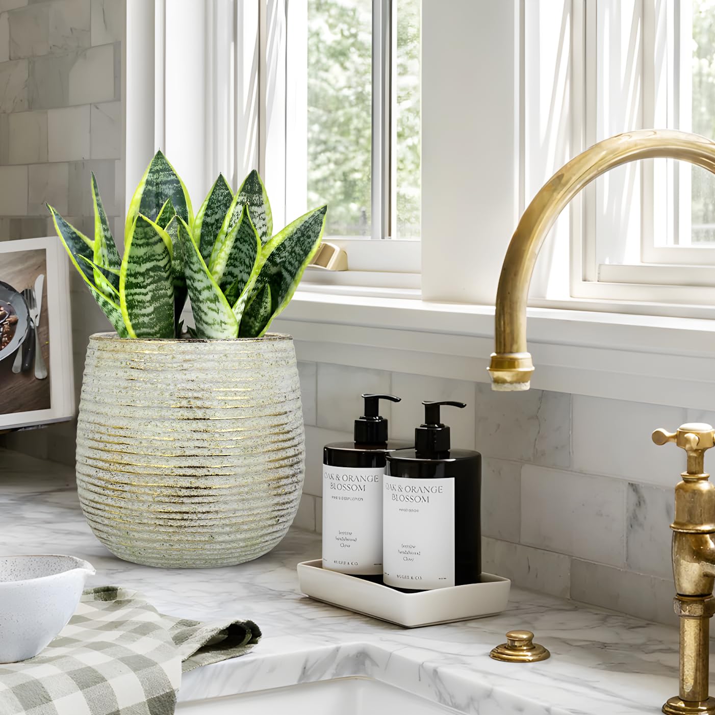 DILATATA Ceramic Pots with Drainage Hole 6.7 Inch Flower Plant Pot Indoor Round Planter Pot for Succulents, Cacti, Cactus, Snake Plants Home Decor - Gold