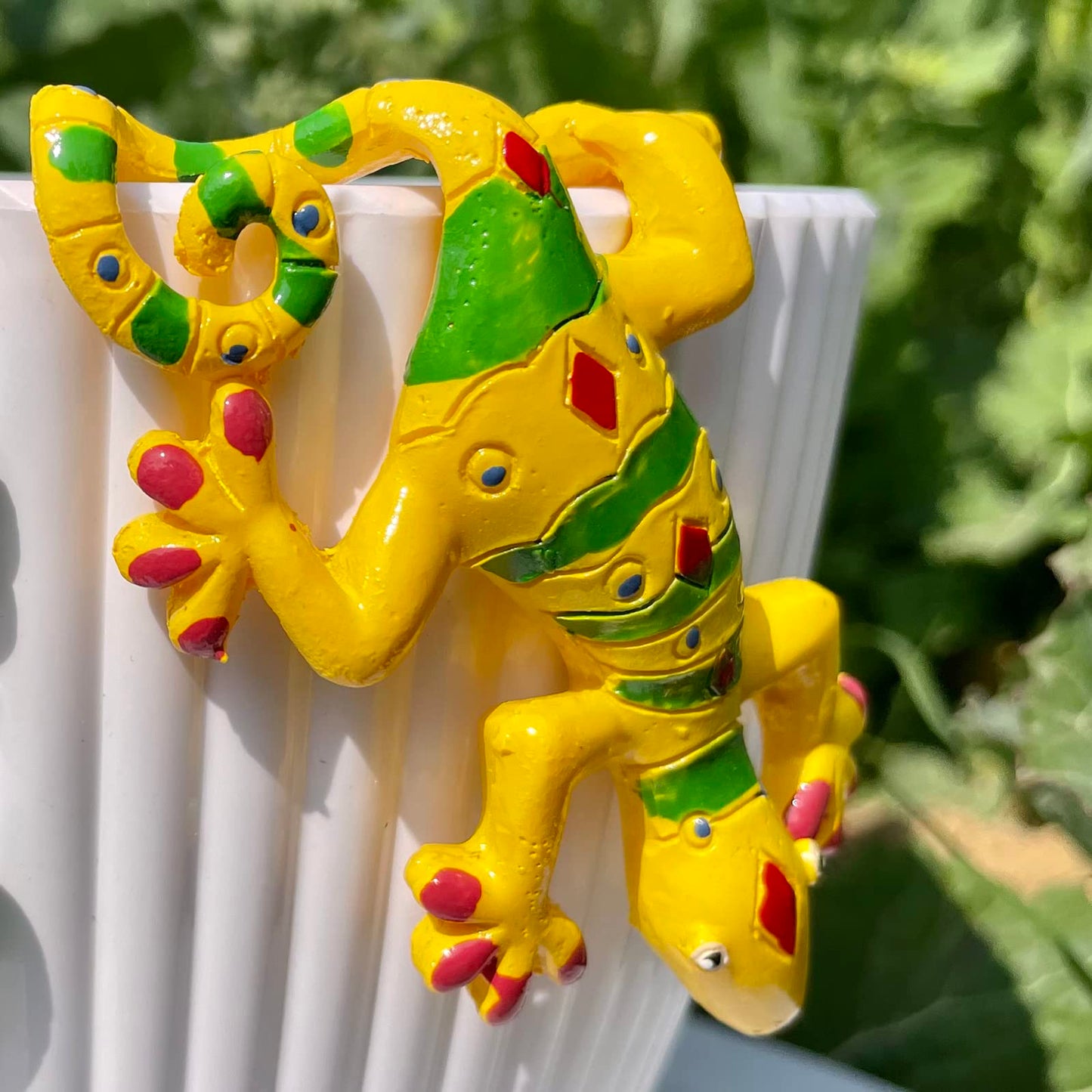 JARPSIRY 4Pcs Resin Climbing Gecko Flower Pot and Vase Hugger, Planter Edge Accessories, Terrarium Hanger Decorations, Garden Yard Ornaments