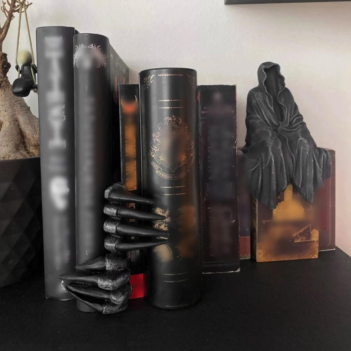 visdron Scary Ghost Hands Bookshelf Room Decor, Halloween Indoor Decorations for Bookshelf, Gothic Demon Claws Bookmarks Decorations Halloween Room Decor, Black