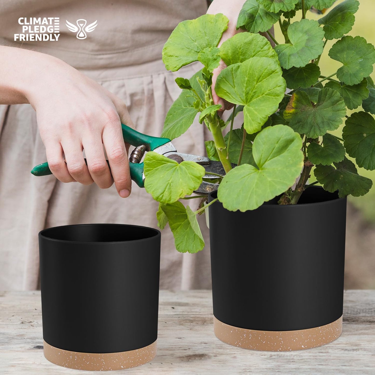YNNICO Plant Pots with Drainage Holes and Saucers – 7, 6.5, 6, 5, 4 Inch Plastic Planters for Indoor Outdoor Plants, Modern Matte Finish, Lightweight & Durable（Black）