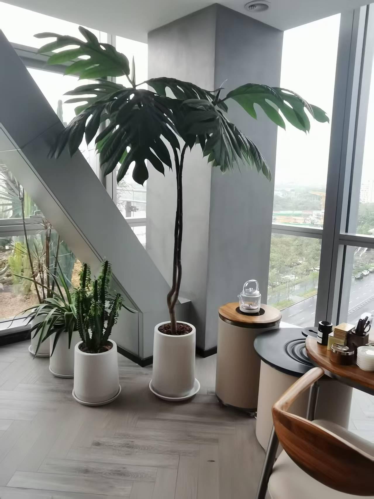 Yooosmile Large Plant Saucer Giant Plastic Drip Tray, Heavy Duty Water Catcher Plant Pot Base, Indoor Outdoor Oversized Planter Tray for Villa Entryway Garden,drip Trays, 14 Inch Beige