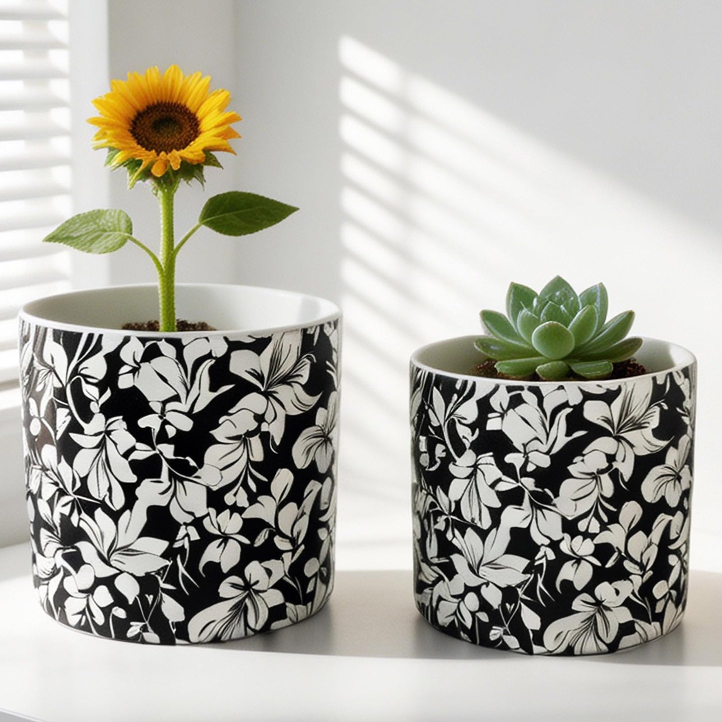 Ceramic Flowerpot Kit with Drainage Holes and Trays，5.9/4.9in Home Decor Planter for Indoor Potted Plants and Succulent Plants，2 Set of Black and White Plant Pot for Housewarming and Home Gifts