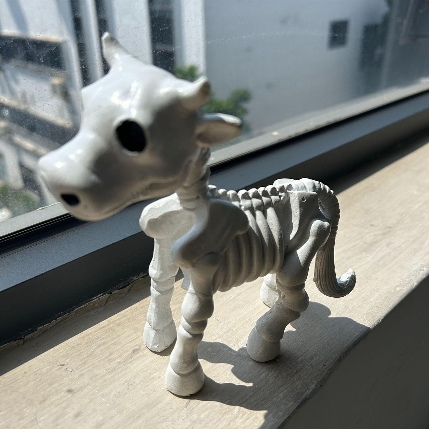 Kuuleyn Halloween Cow Skeleton Decoration,Skeleton Halloween Decoration,Animal Skeletons Innovative Fun Waterproof Resin Cow Skeleton Statue for Outdoor Garden Patio