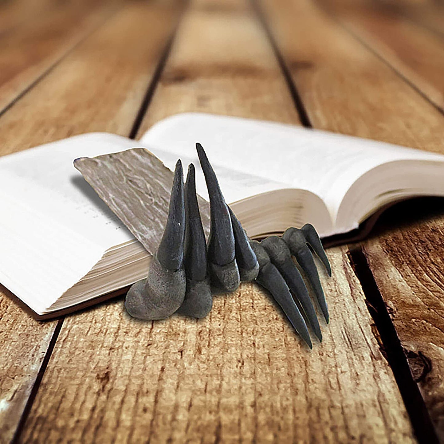 Scary Ghost Hands Bookshelf Halloween Room Decor, Halloween Indoor Decorations for Bookshelf, Gothic Demon Claws Bookmarks Decorations for Book Lovers
