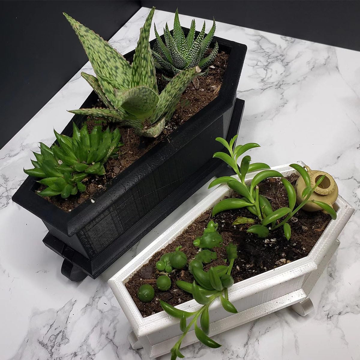 Fecovanti Halloween Style Mini Coffin Planter, Outdoor Succulent Pot, Indoor Resin Flower Pot with Drainage Holes, Desk Goth Decor